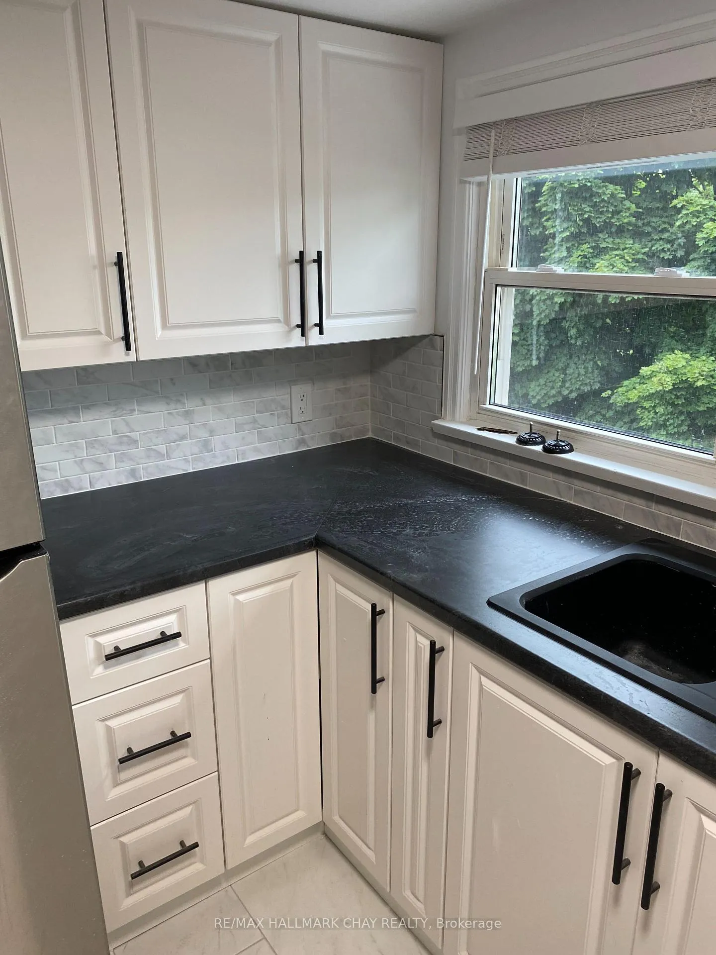 Photo 4 of Unit Upper, 100 Donald Street, Barrie, Lakeshore — HOMEH
