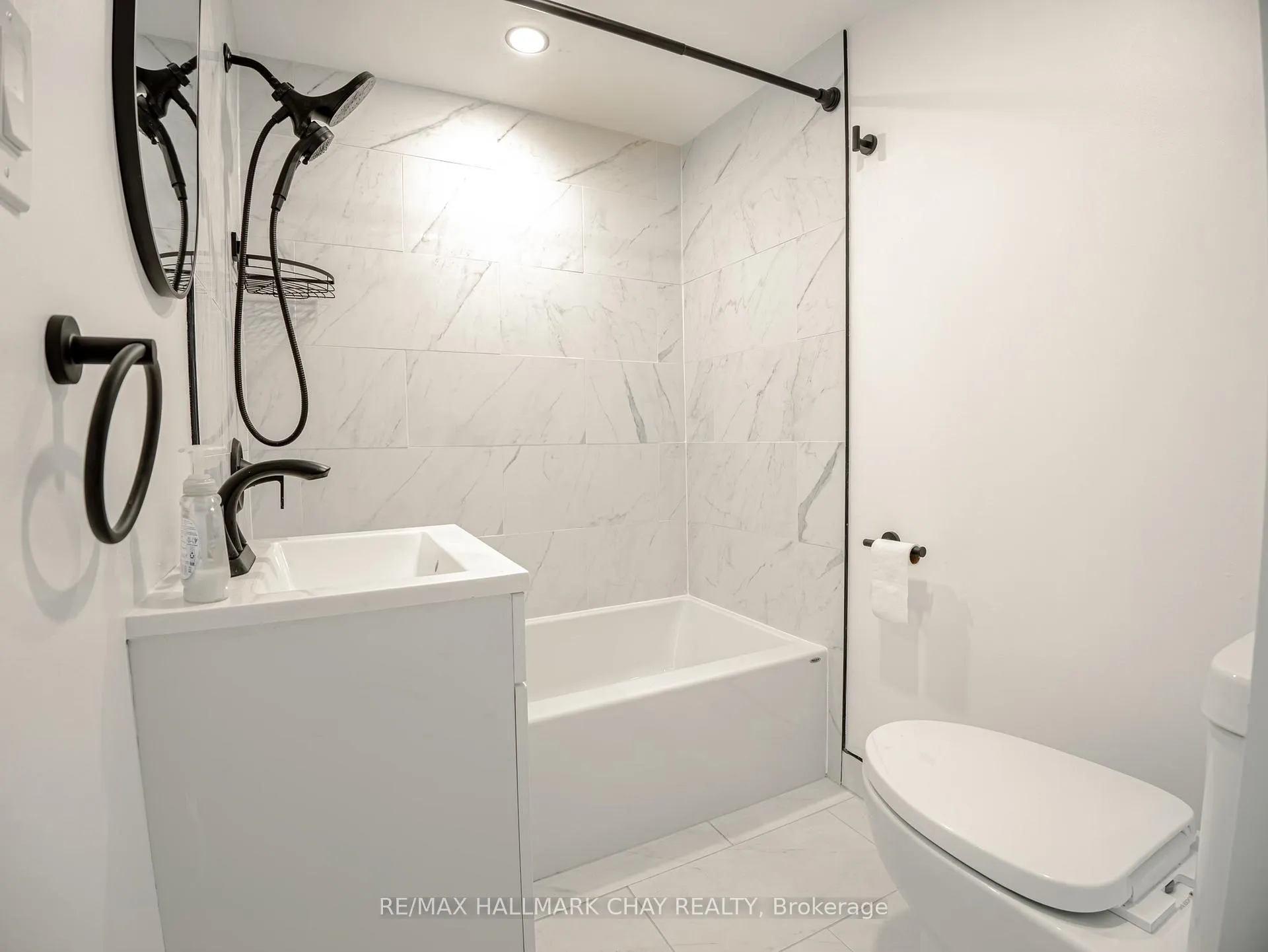 Photo 5 of Unit Upper, 100 Donald Street, Barrie, Lakeshore — HOMEH