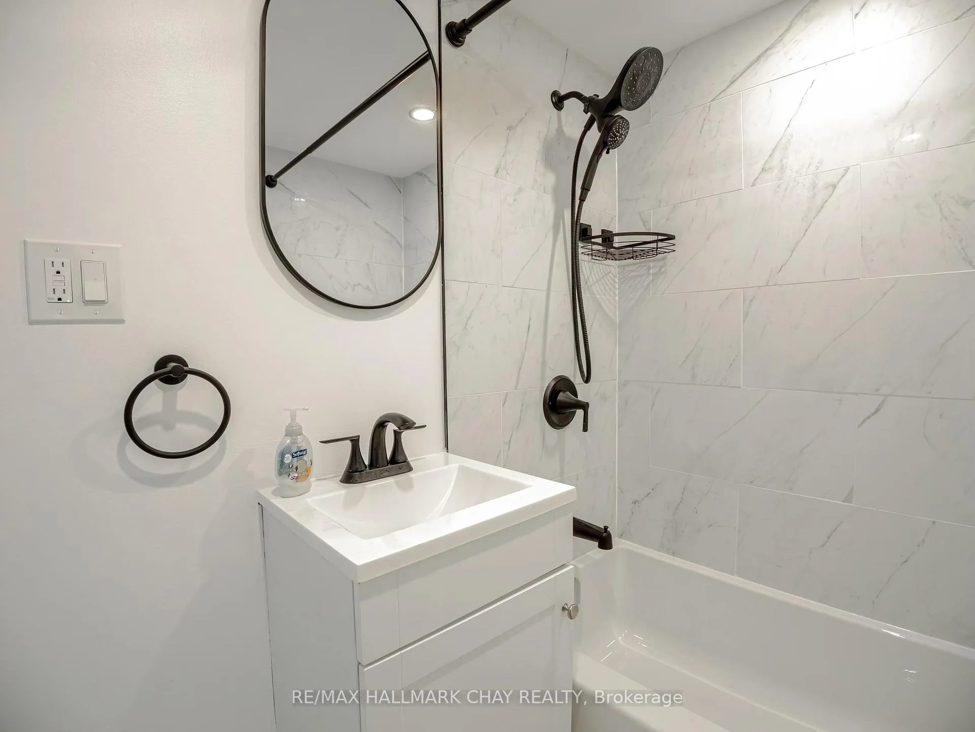 Photo 7 of Unit Upper, 100 Donald Street, Barrie, Lakeshore — HOMEH