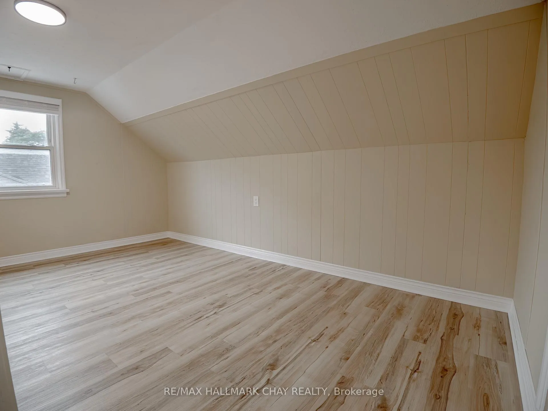 Photo 8 of Unit Upper, 100 Donald Street, Barrie, Lakeshore — HOMEH
