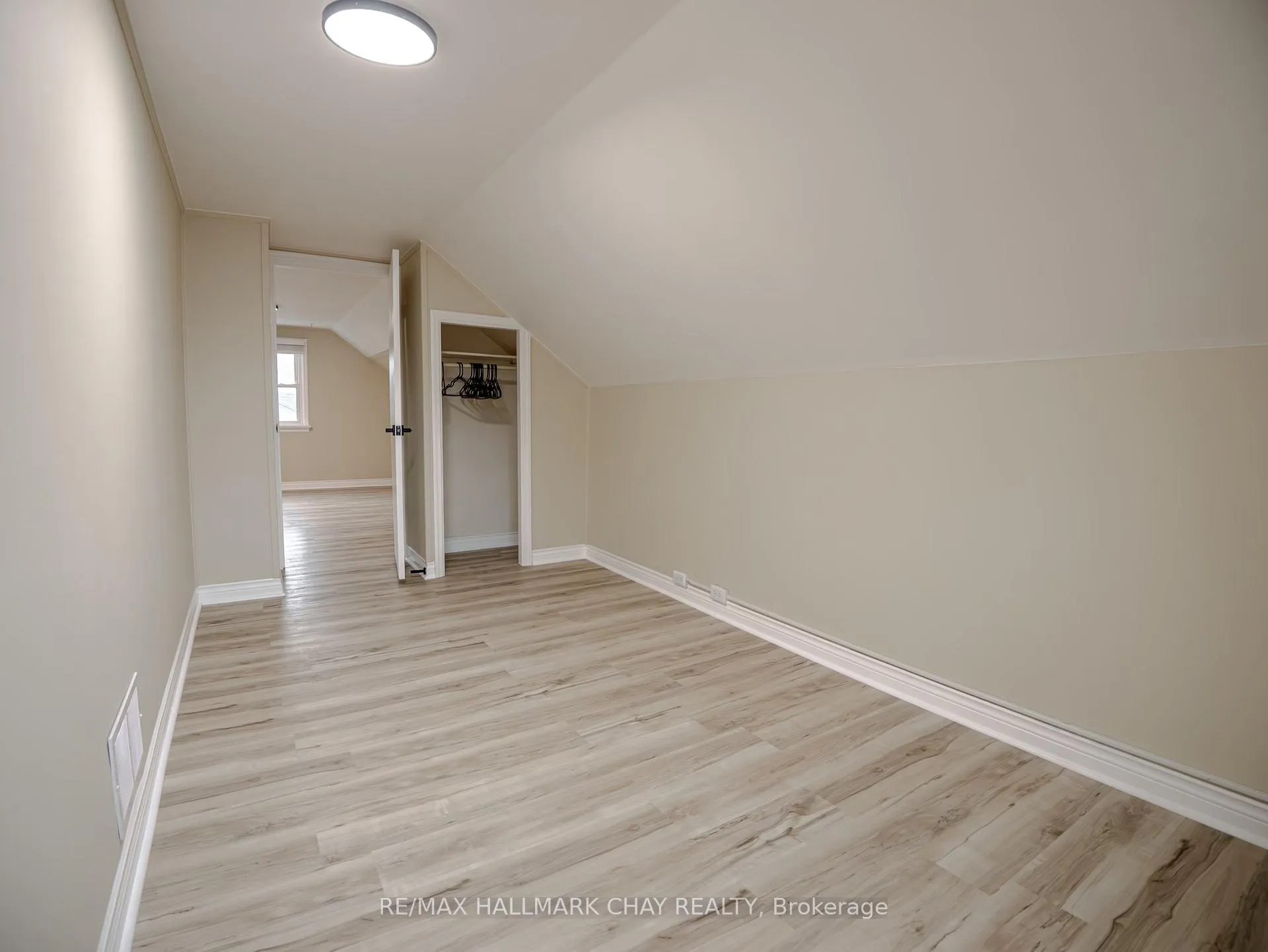 Photo 13 of Unit Upper, 100 Donald Street, Barrie, Lakeshore — HOMEH