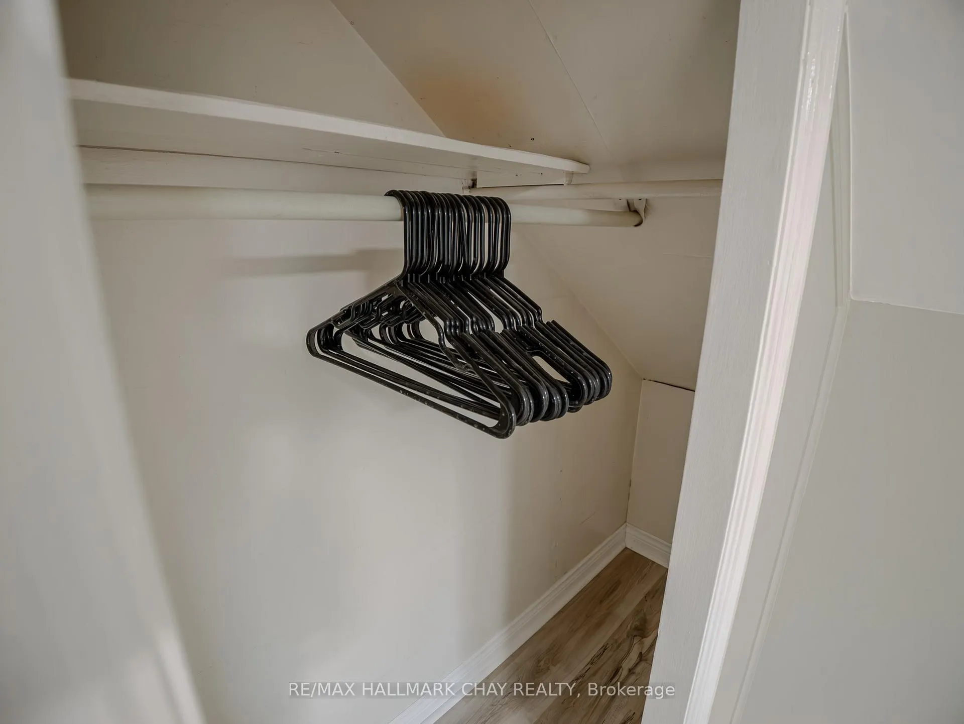 Photo 15 of Unit Upper, 100 Donald Street, Barrie, Lakeshore — HOMEH
