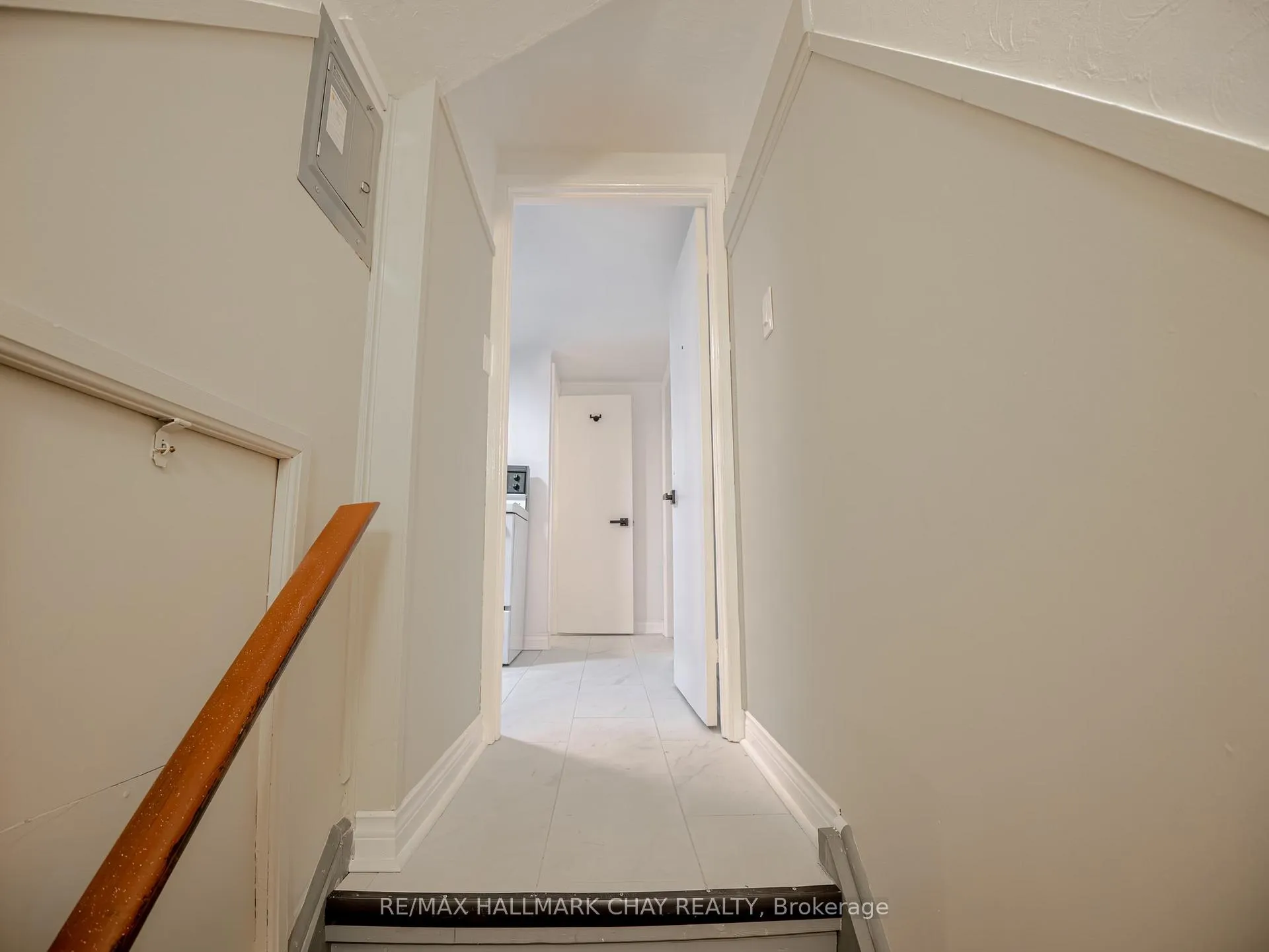 Photo 16 of Unit Upper, 100 Donald Street, Barrie, Lakeshore — HOMEH