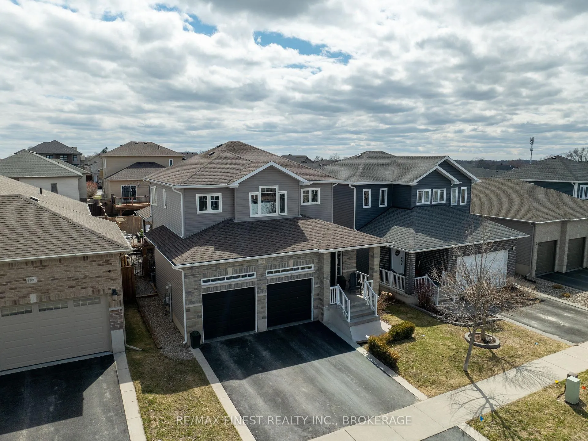 Photo 2 of 1298 Carfa Crescent, Kingston, City Northwest — HOMEH