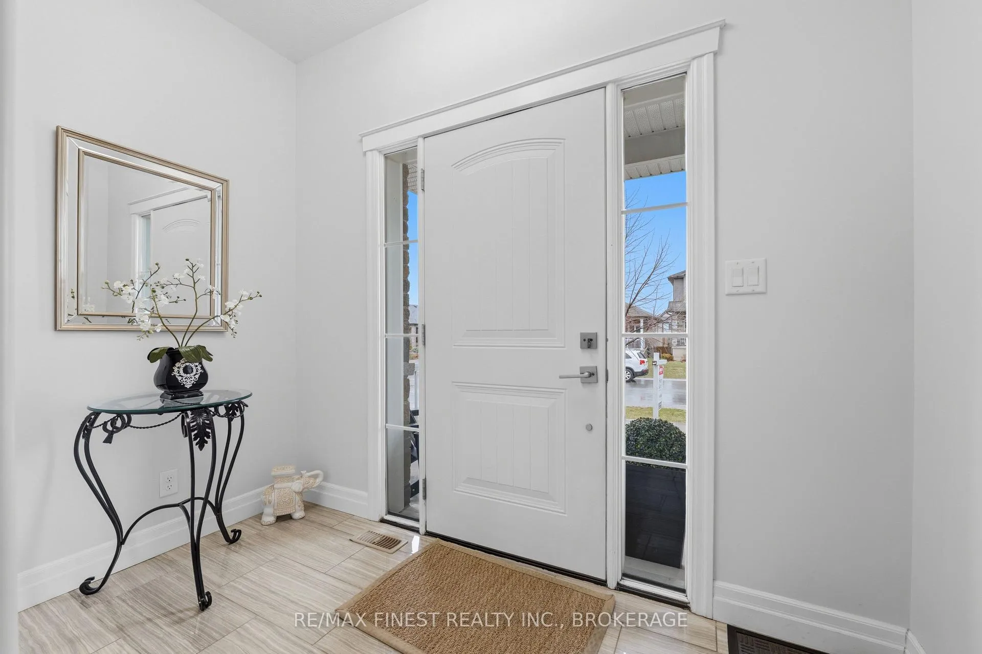 Photo 4 of 1298 Carfa Crescent, Kingston, City Northwest — HOMEH