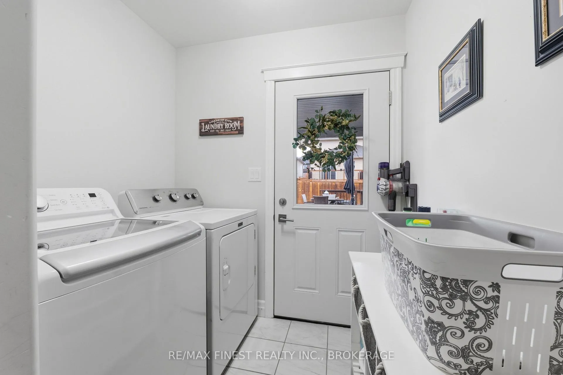 Photo 6 of 1298 Carfa Crescent, Kingston, City Northwest — HOMEH