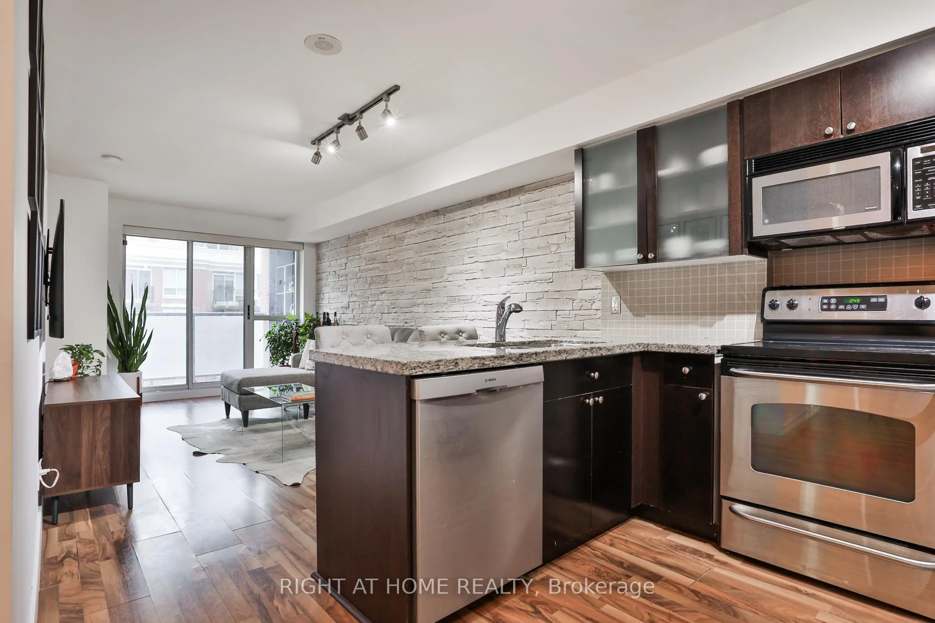 Photo 2 of Unit 613, 1005 King Street W, Toronto, Niagara — HOMEH