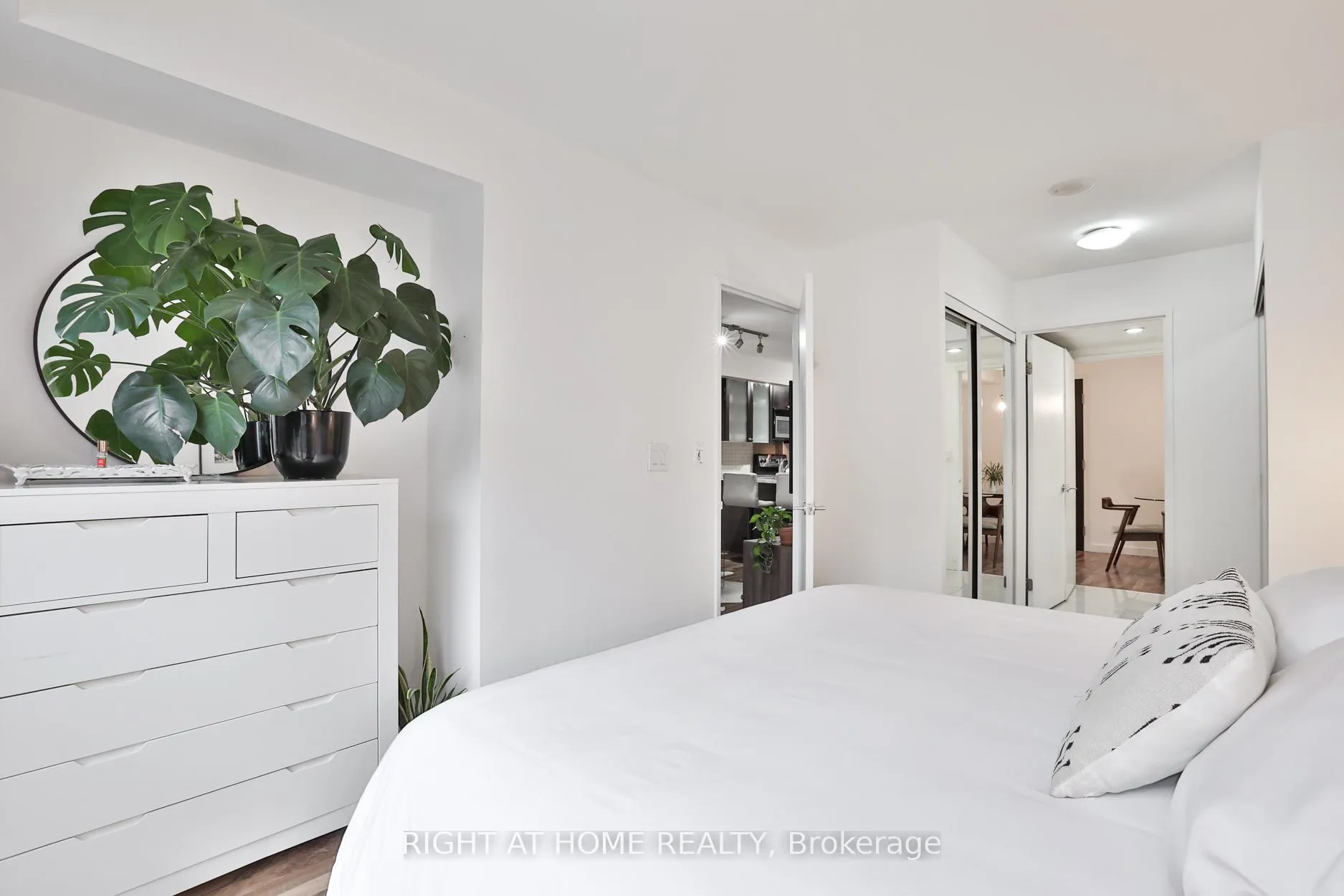 Photo 10 of Unit 613, 1005 King Street W, Toronto, Niagara — HOMEH
