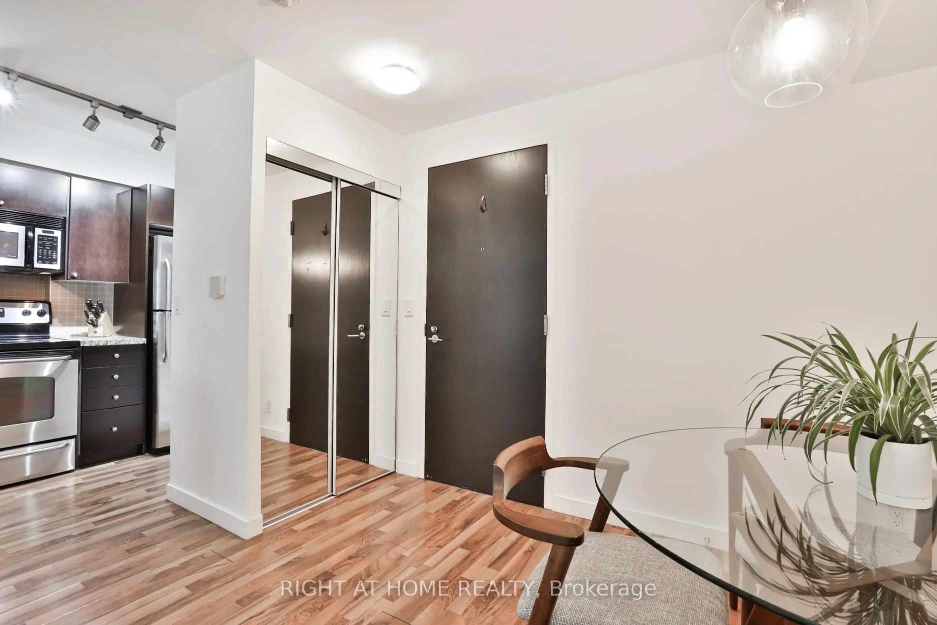 Photo 16 of Unit 613, 1005 King Street W, Toronto, Niagara — HOMEH