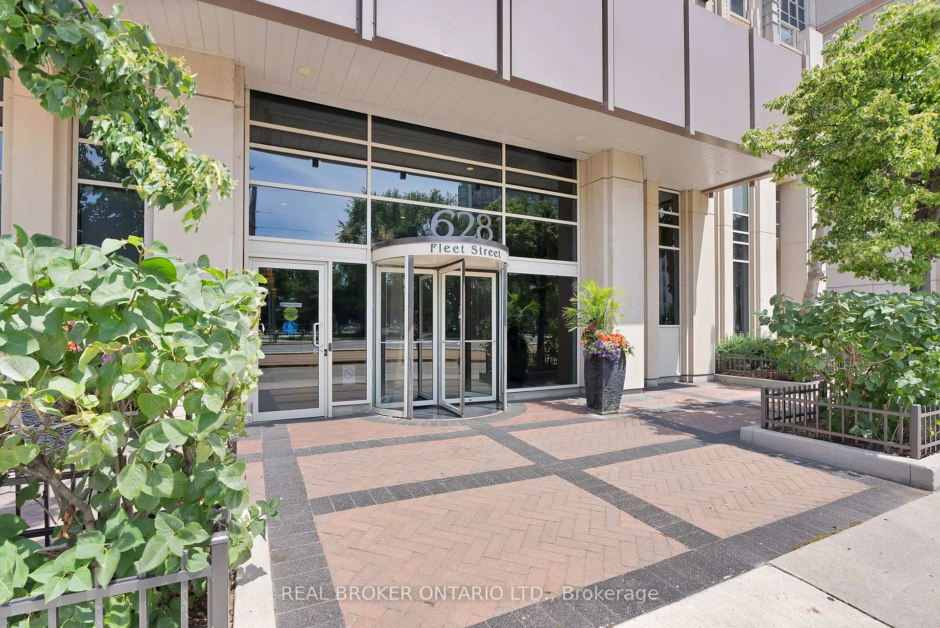 Photo 1 of Unit 2603, 628 Fleet Street, Toronto, Niagara — HOMEH