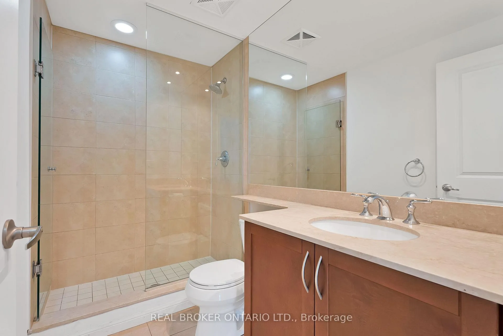 Photo 3 of Unit 2603, 628 Fleet Street, Toronto, Niagara — HOMEH