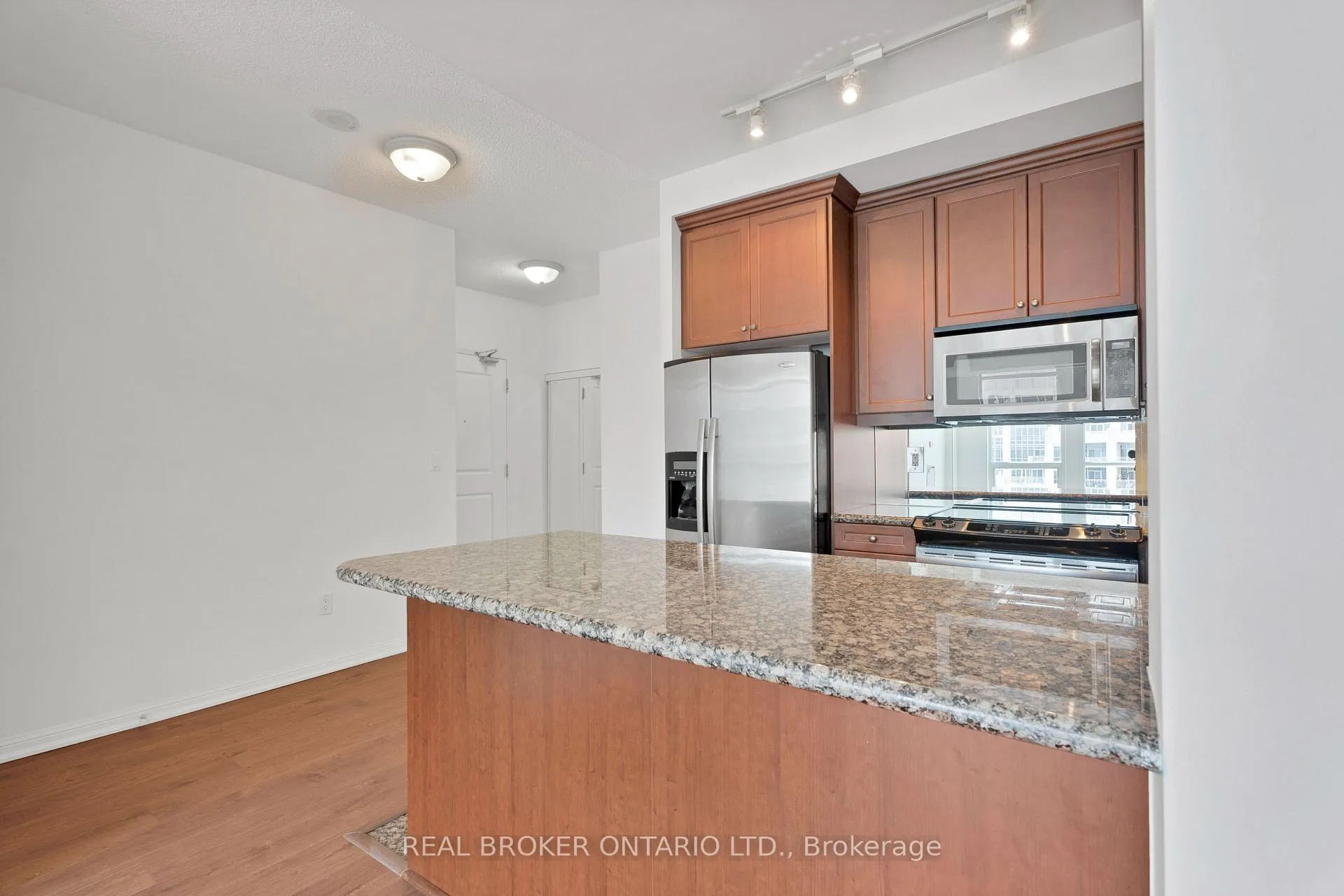 Photo 7 of Unit 2603, 628 Fleet Street, Toronto, Niagara — HOMEH