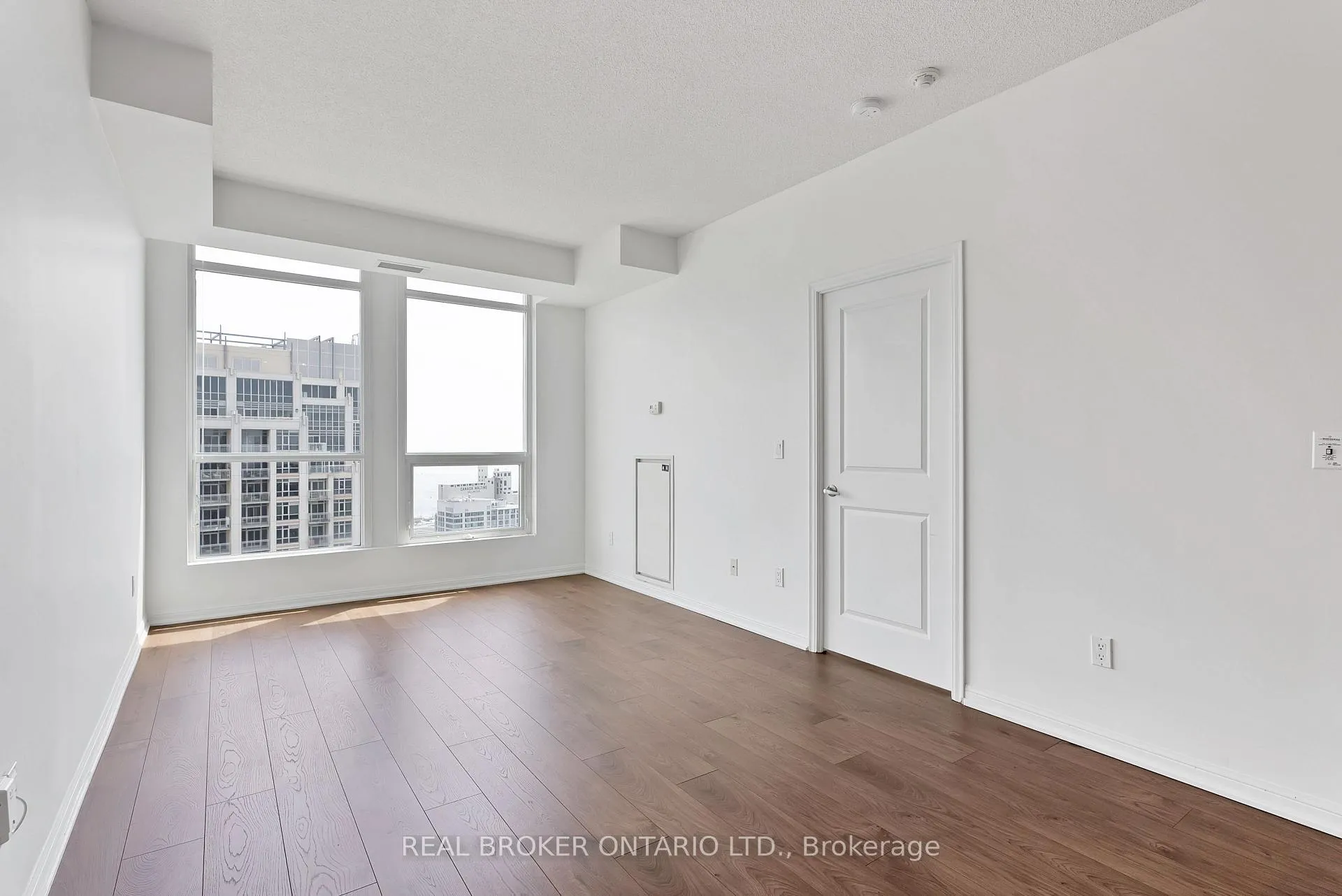 Photo 11 of Unit 2603, 628 Fleet Street, Toronto, Niagara — HOMEH
