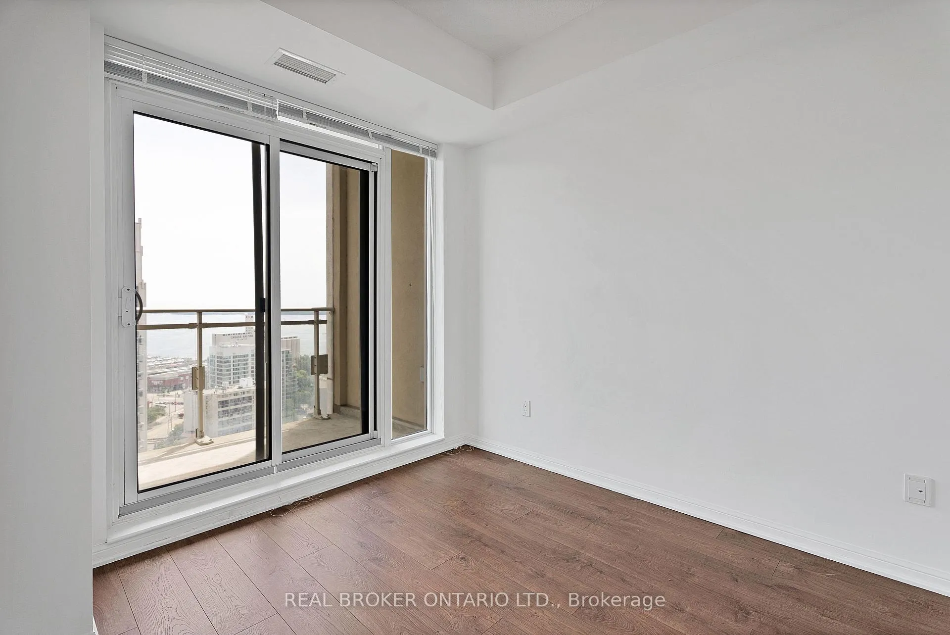 Photo 13 of Unit 2603, 628 Fleet Street, Toronto, Niagara — HOMEH