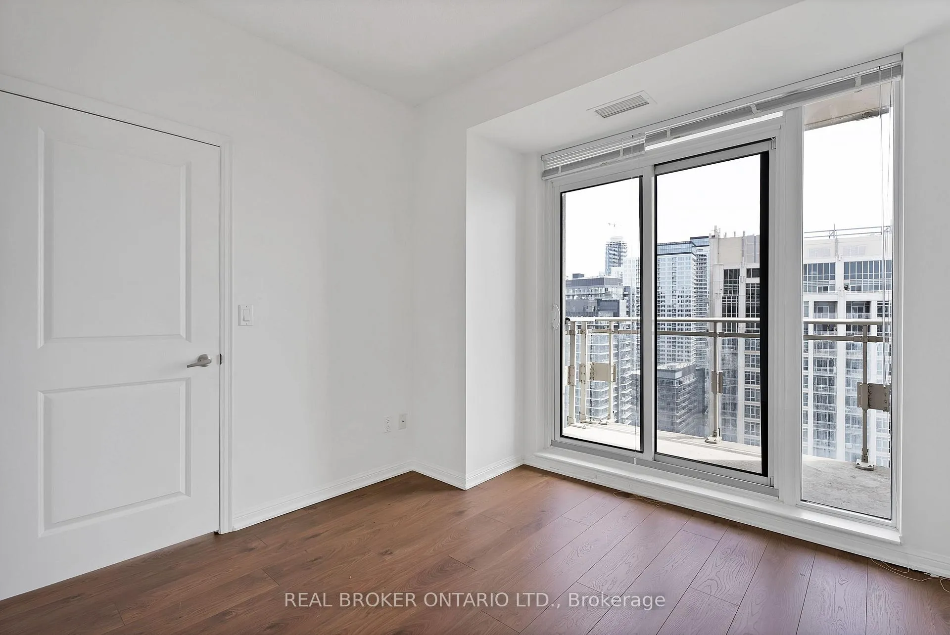 Photo 14 of Unit 2603, 628 Fleet Street, Toronto, Niagara — HOMEH