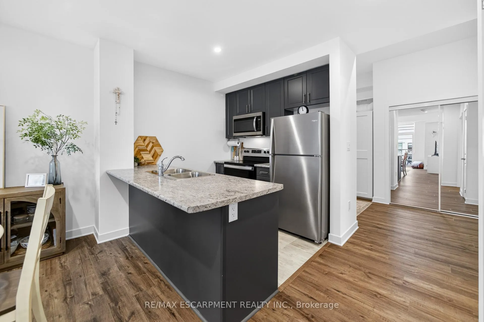 Photo 13 of Unit 1213, 460 Dundas Street E, Hamilton, Waterdown — HOMEH