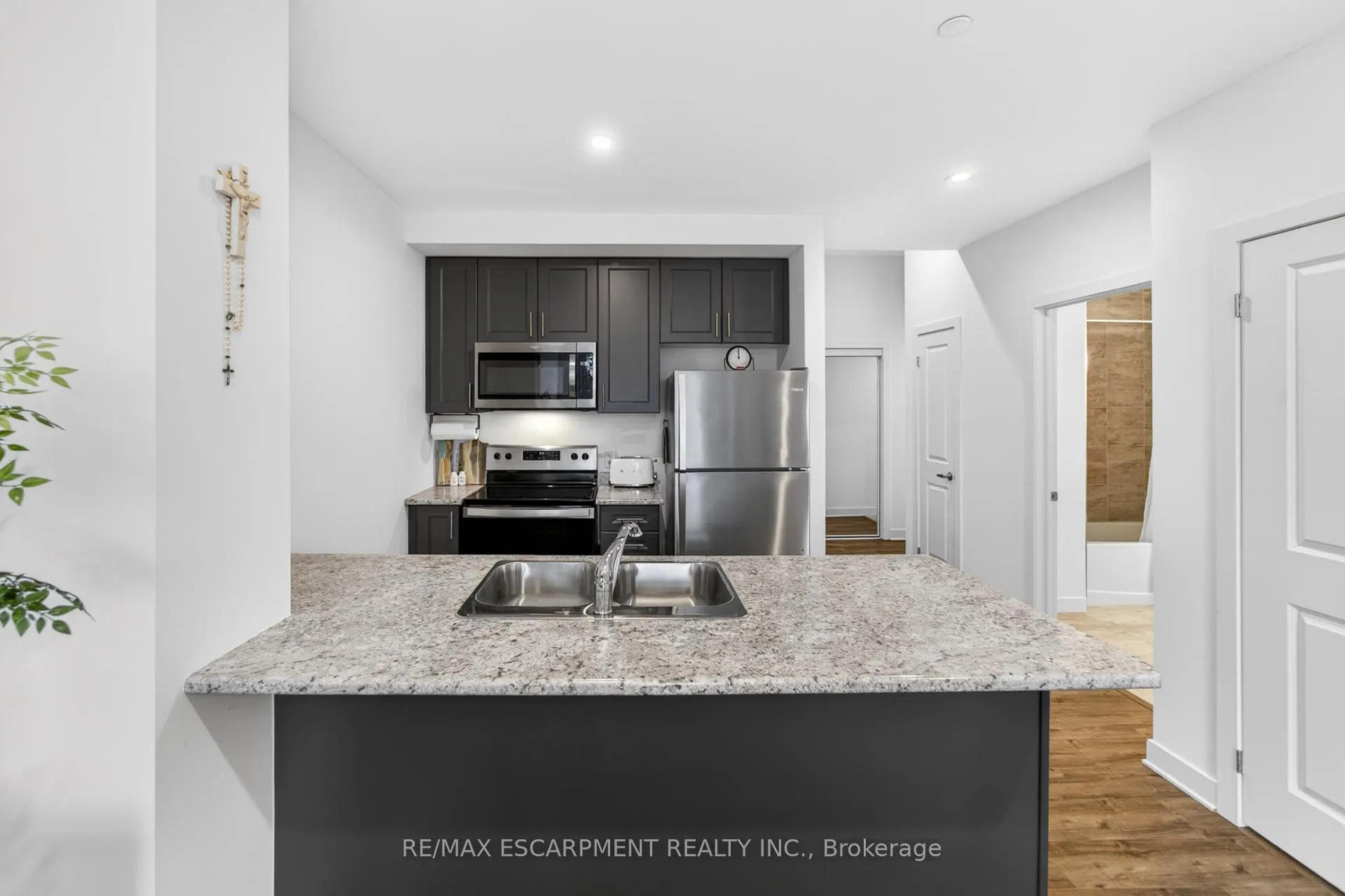 Photo 14 of Unit 1213, 460 Dundas Street E, Hamilton, Waterdown — HOMEH
