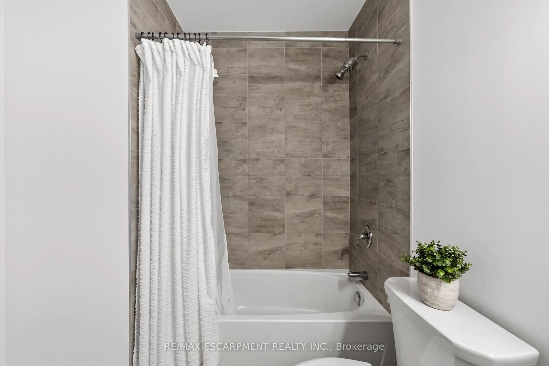 Photo 26 of Unit 1213, 460 Dundas Street E, Hamilton, Waterdown — HOMEH
