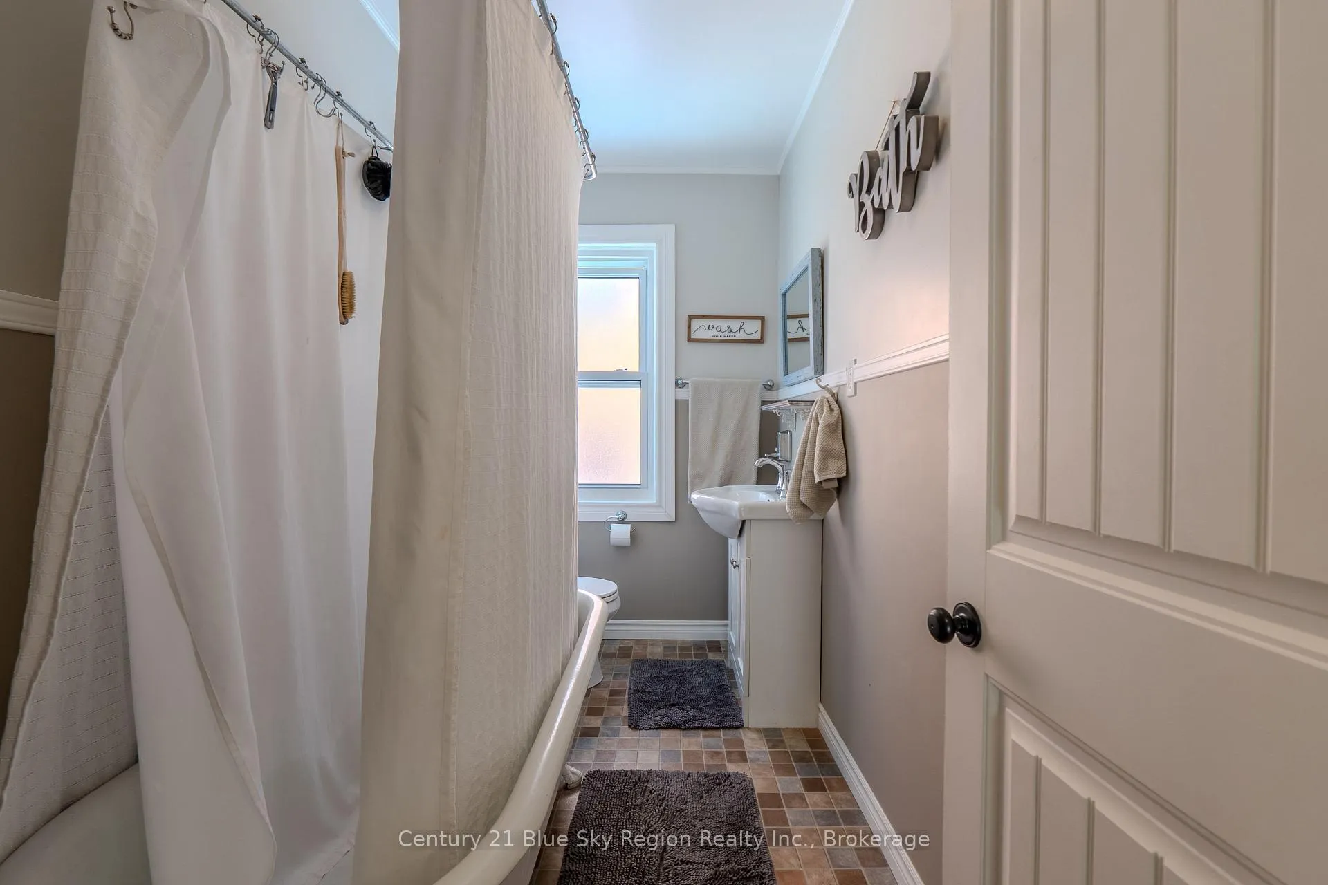 Photo 35 of 573 Worthington Street E, North Bay, Central — HOMEH