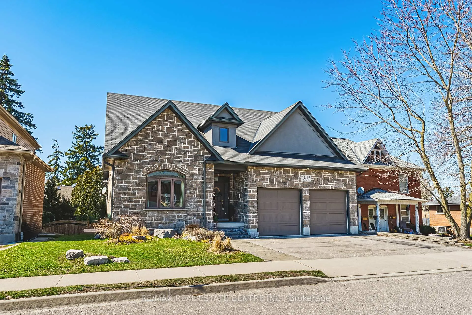 Photo 2 of 219 Walker Street, Cambridge, Hespeler Village — HOMEH