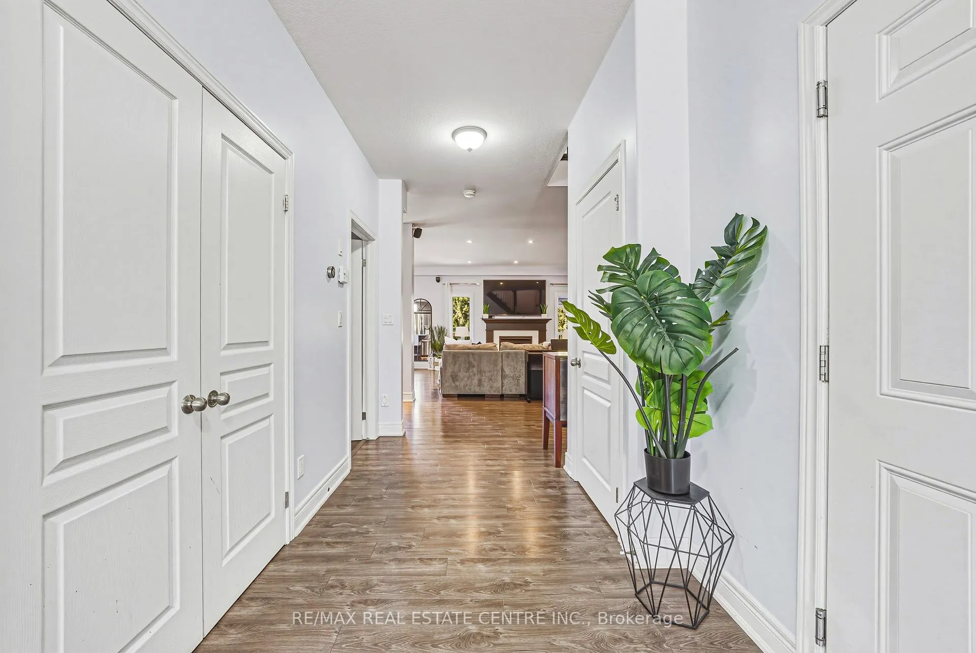 Photo 4 of 219 Walker Street, Cambridge, Hespeler Village — HOMEH