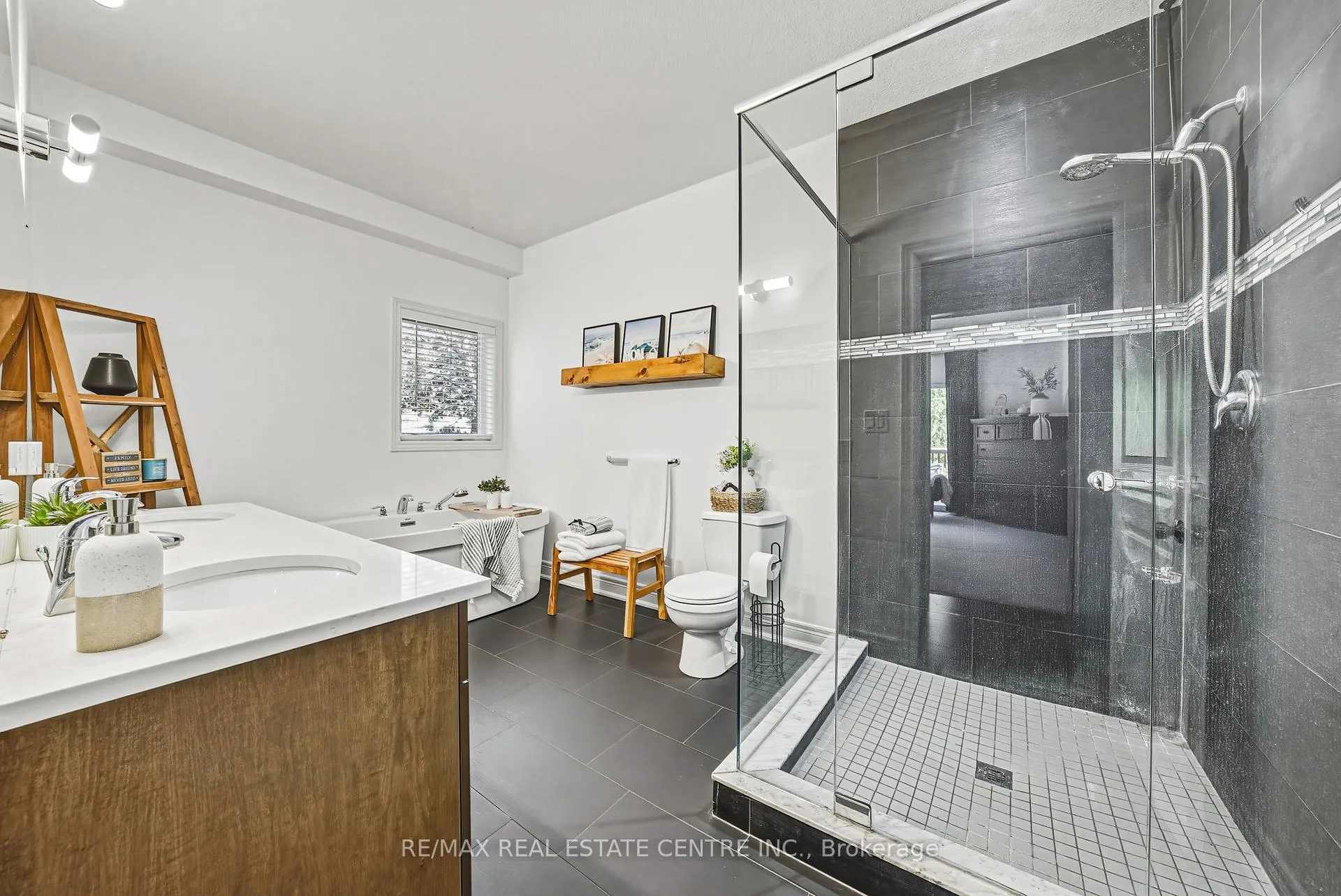 Photo 17 of 219 Walker Street, Cambridge, Hespeler Village — HOMEH
