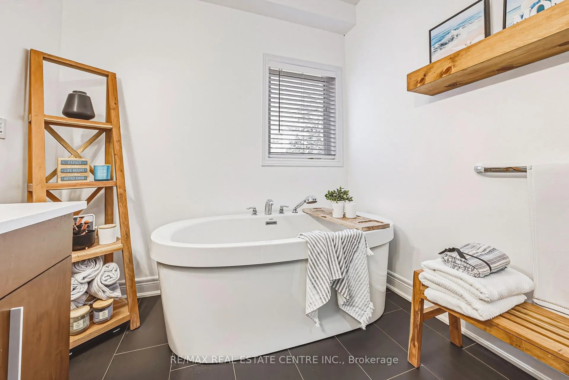 Photo 18 of 219 Walker Street, Cambridge, Hespeler Village — HOMEH
