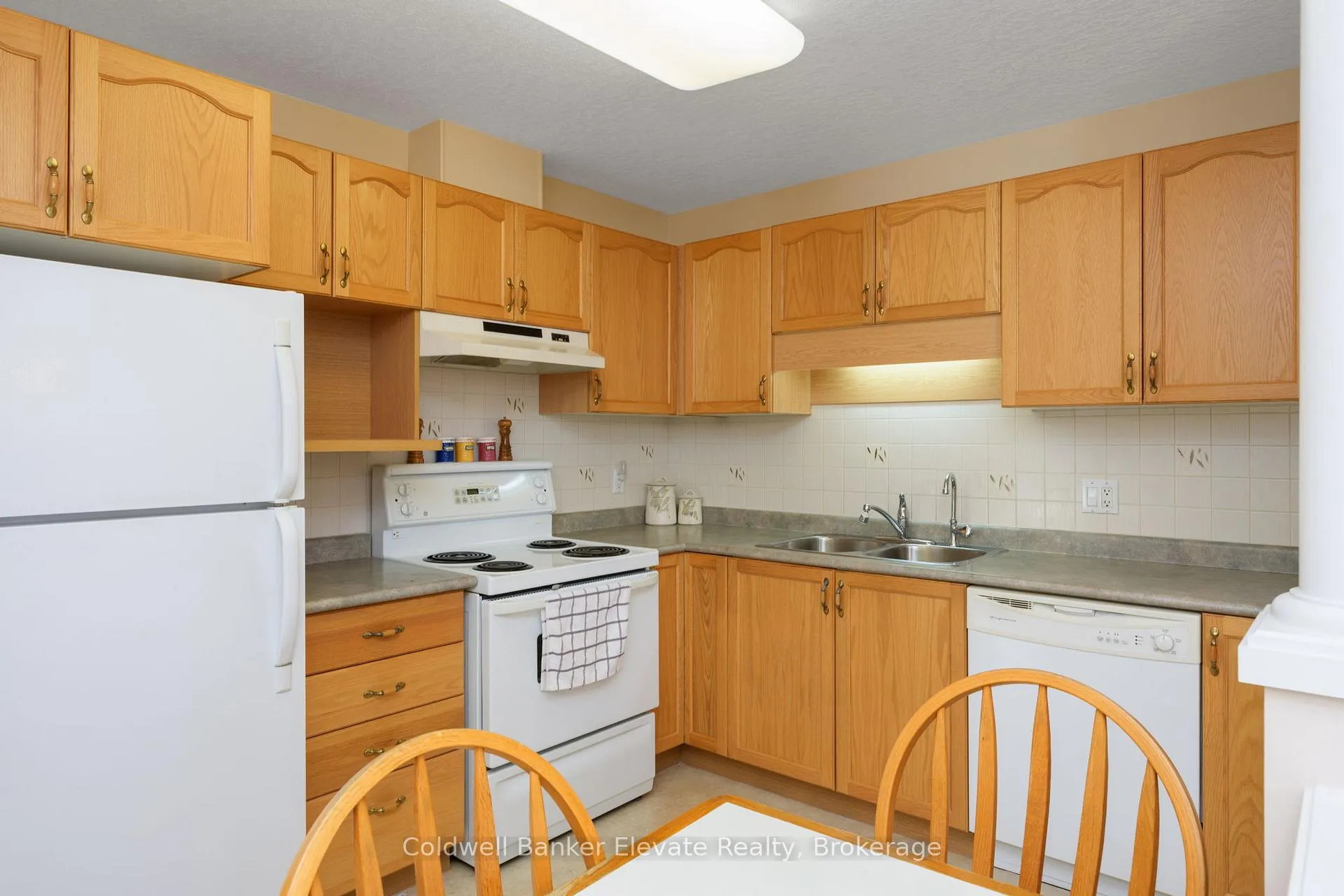 Photo 13 of Unit 10, 2705 Kingsway Drive, Kitchener — HOMEH