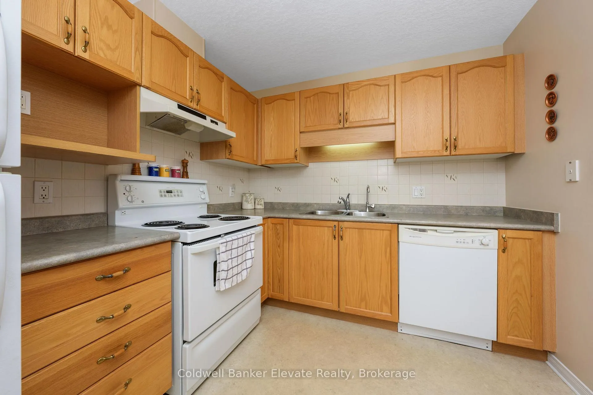 Photo 15 of Unit 10, 2705 Kingsway Drive, Kitchener — HOMEH