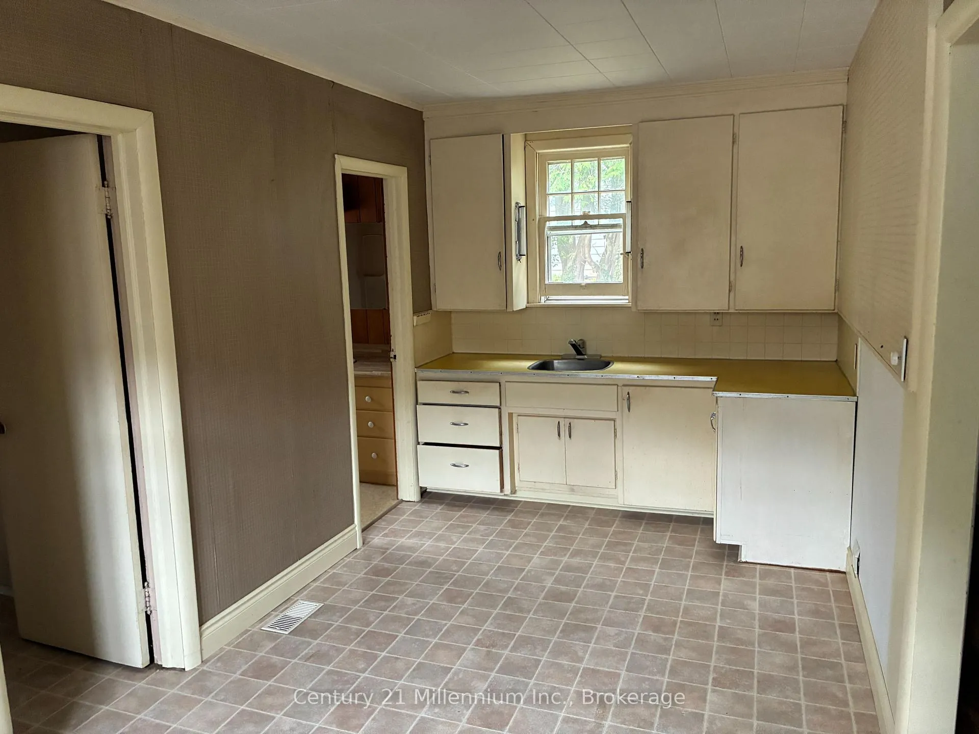 Photo 7 of 897 McDonald Avenue, Kincardine — HOMEH