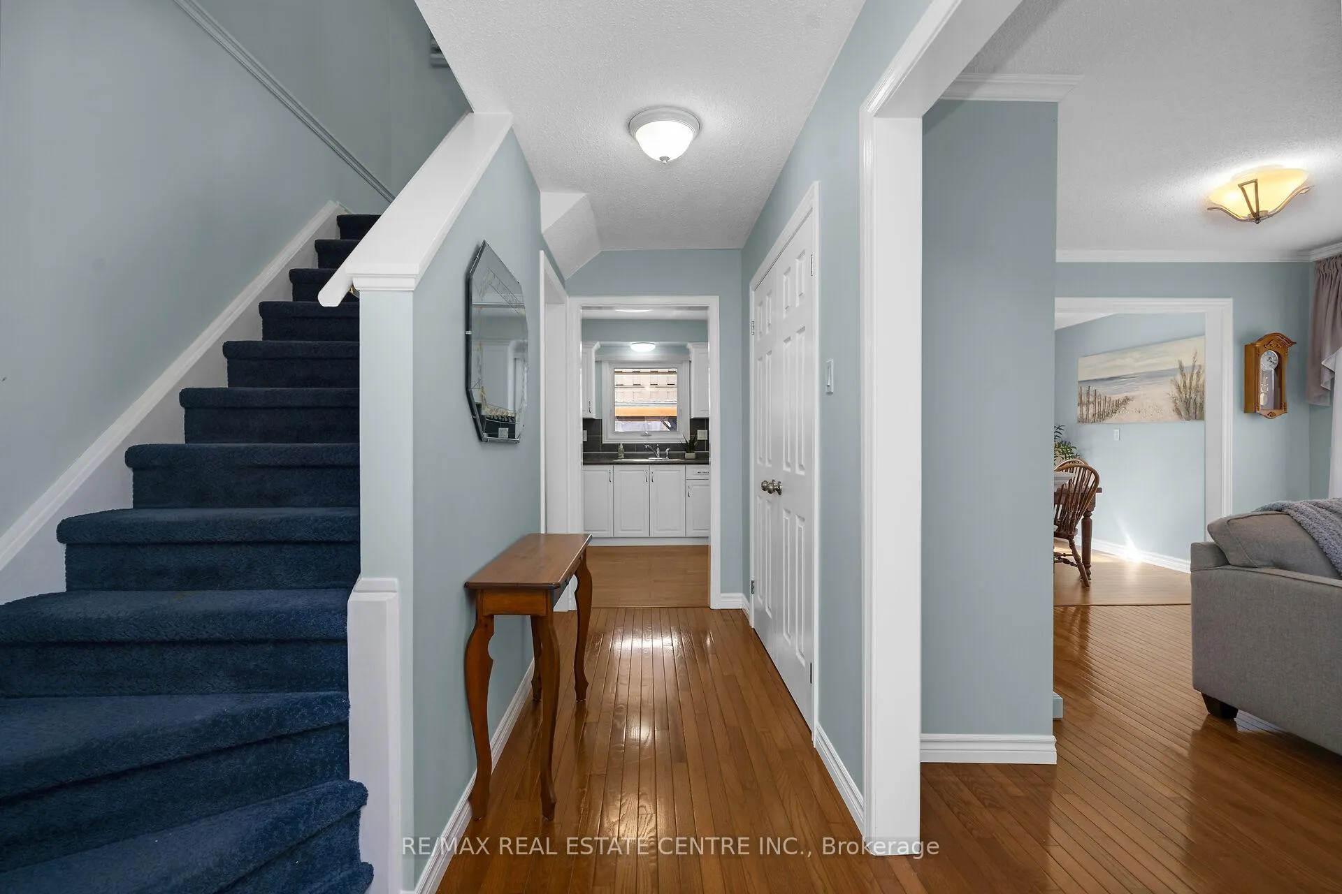 Photo 2 of 466 Vanier Drive, Milton, Bronte Meadows — HOMEH
