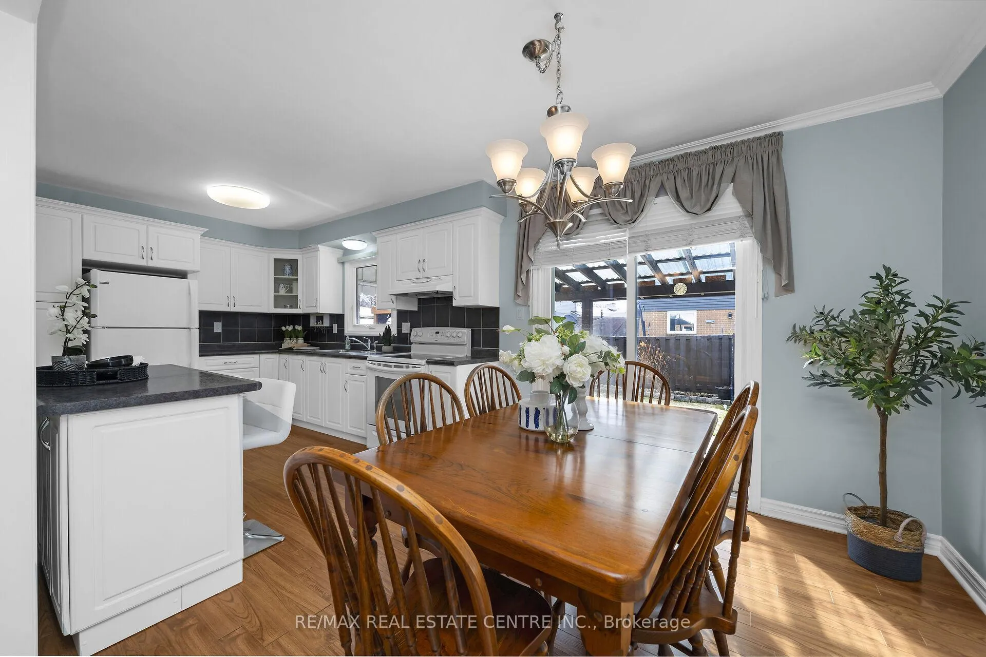 Photo 6 of 466 Vanier Drive, Milton, Bronte Meadows — HOMEH