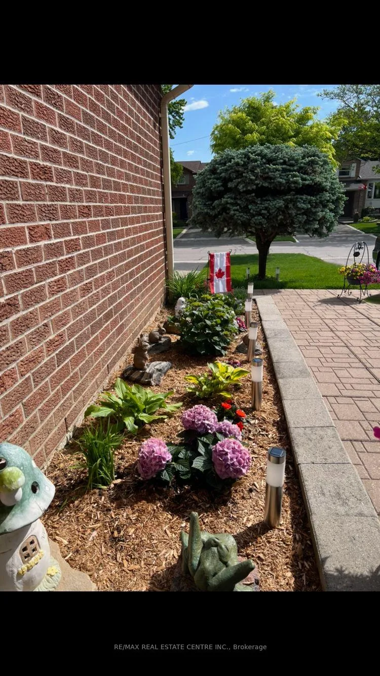 Photo 19 of 466 Vanier Drive, Milton, Bronte Meadows — HOMEH