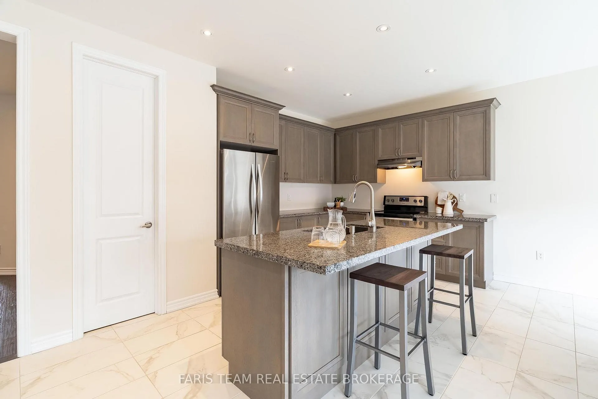 Photo 6 of 1559 Farrow Crescent, Innisfil, Rural Innisfil — HOMEH