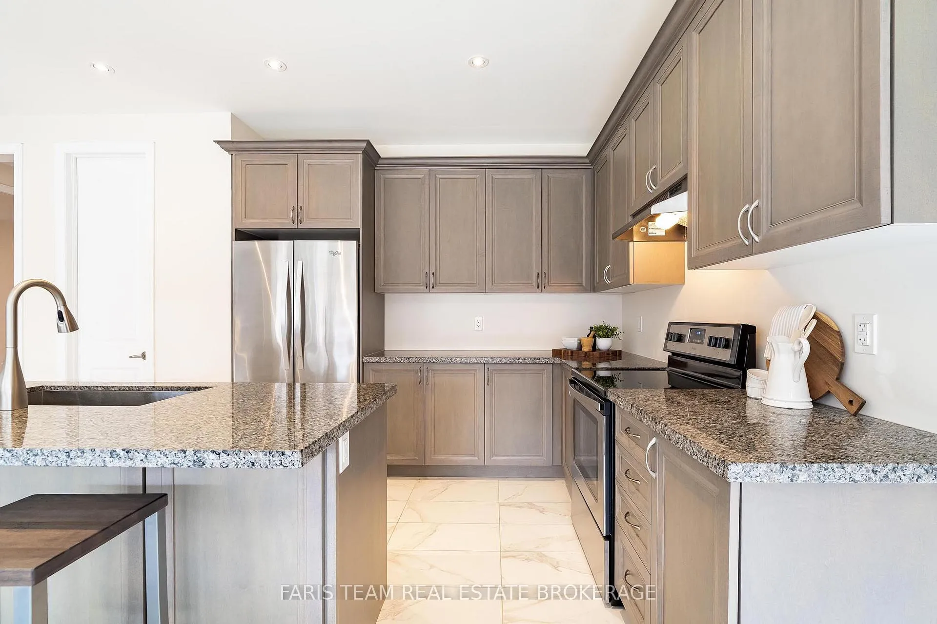 Photo 8 of 1559 Farrow Crescent, Innisfil, Rural Innisfil — HOMEH