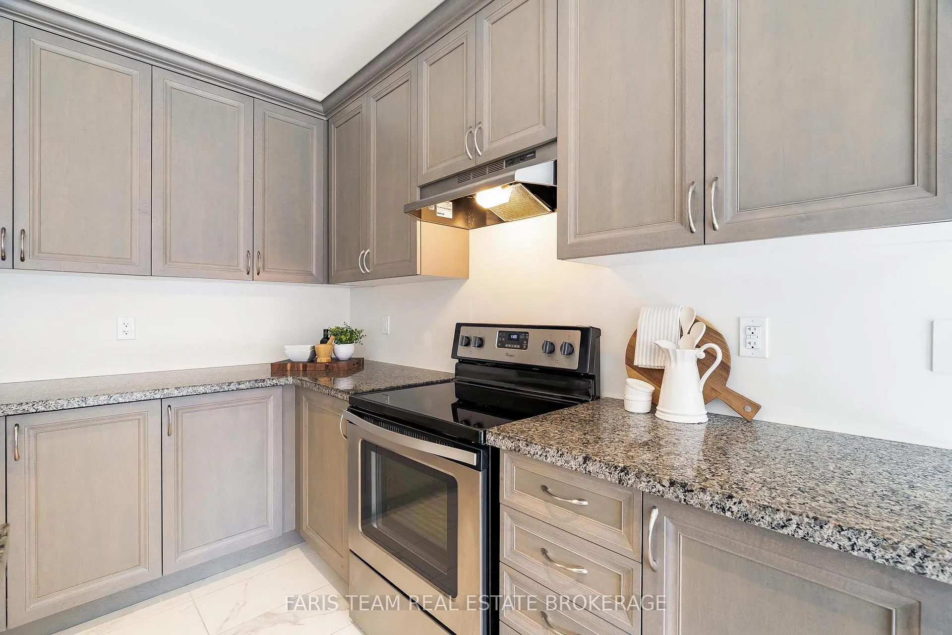 Photo 9 of 1559 Farrow Crescent, Innisfil, Rural Innisfil — HOMEH