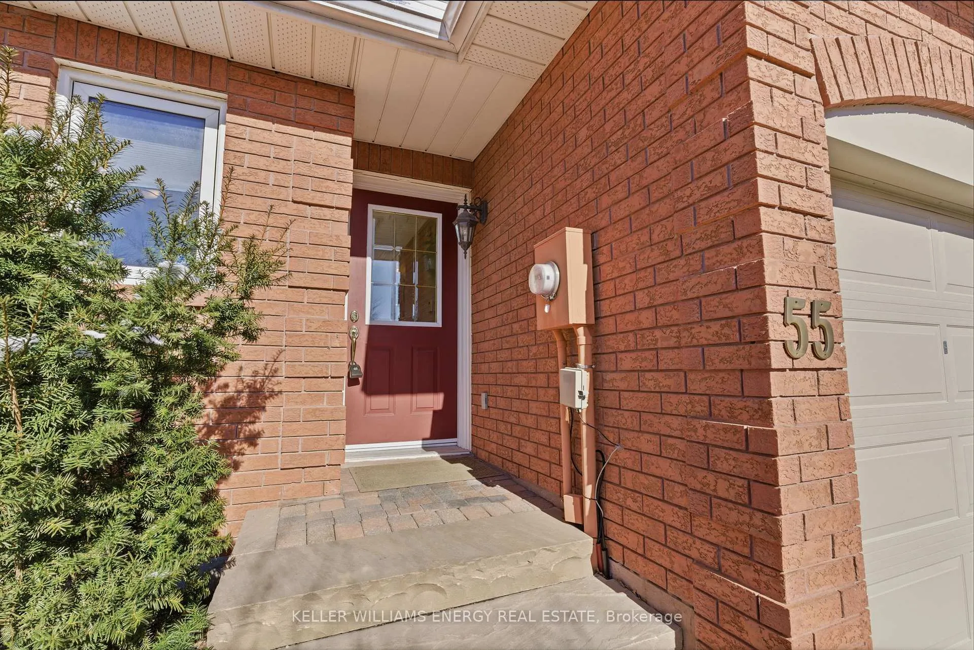 Photo 3 of 55 Cecil Found Crescent, Clarington, Courtice — HOMEH