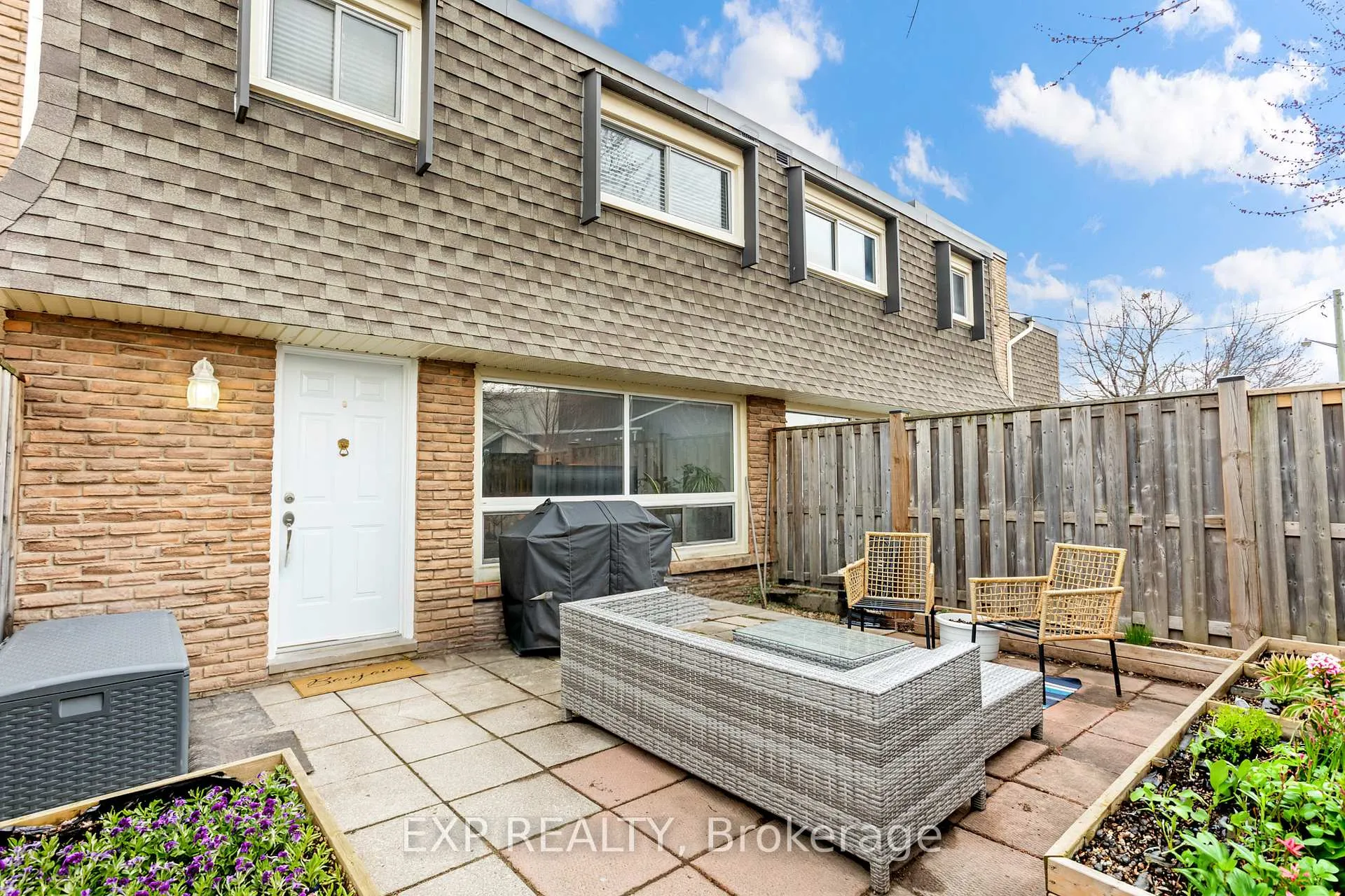 Front of Unit 406, 7 Viking Court