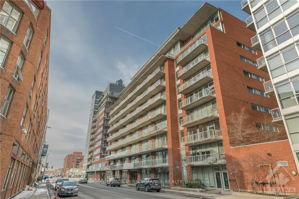 Front of Unit 812, 383 Cumberland Street