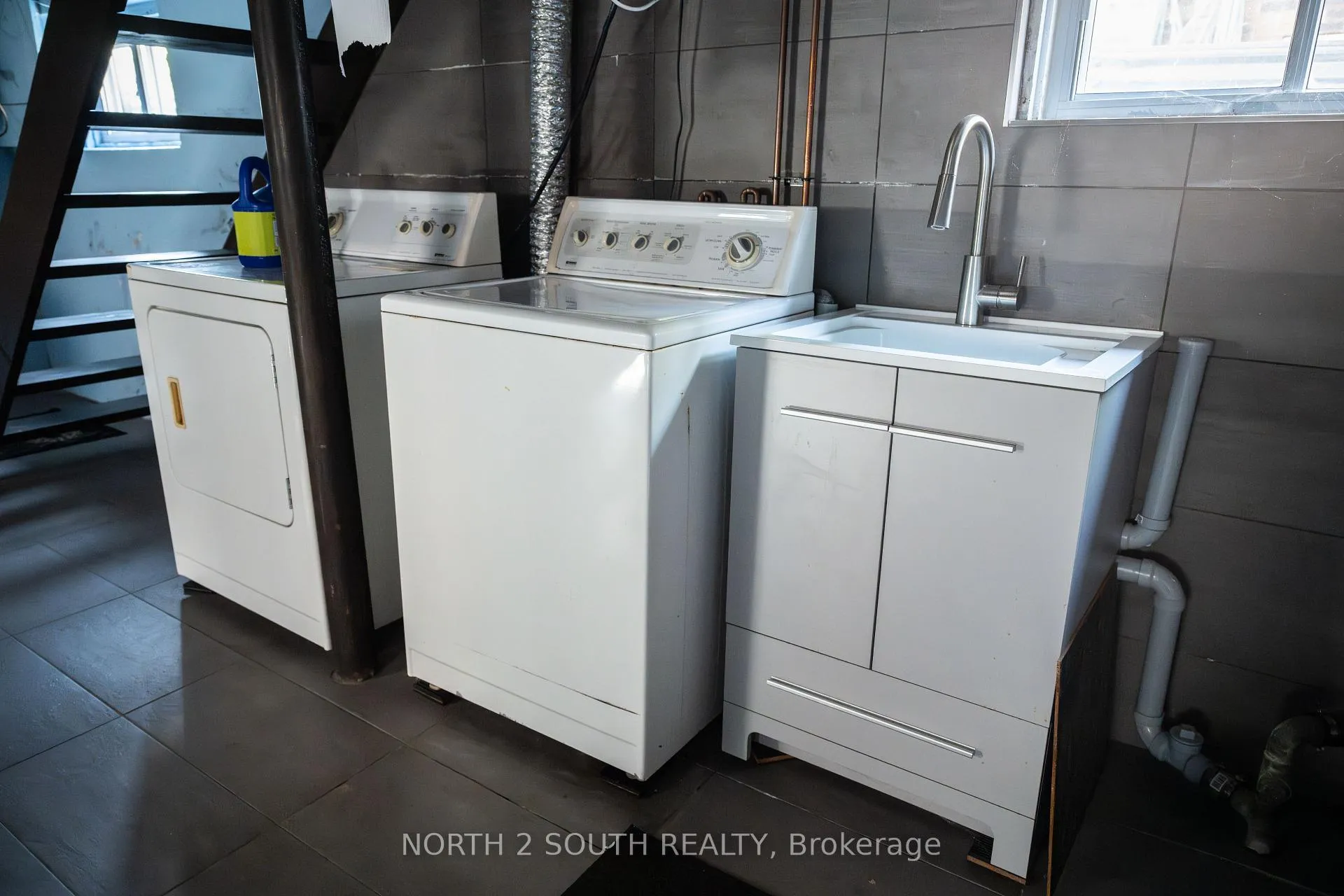 Photo 14 of 24 Abell Avenue, Vaughan, West Woodbridge — HOMEH