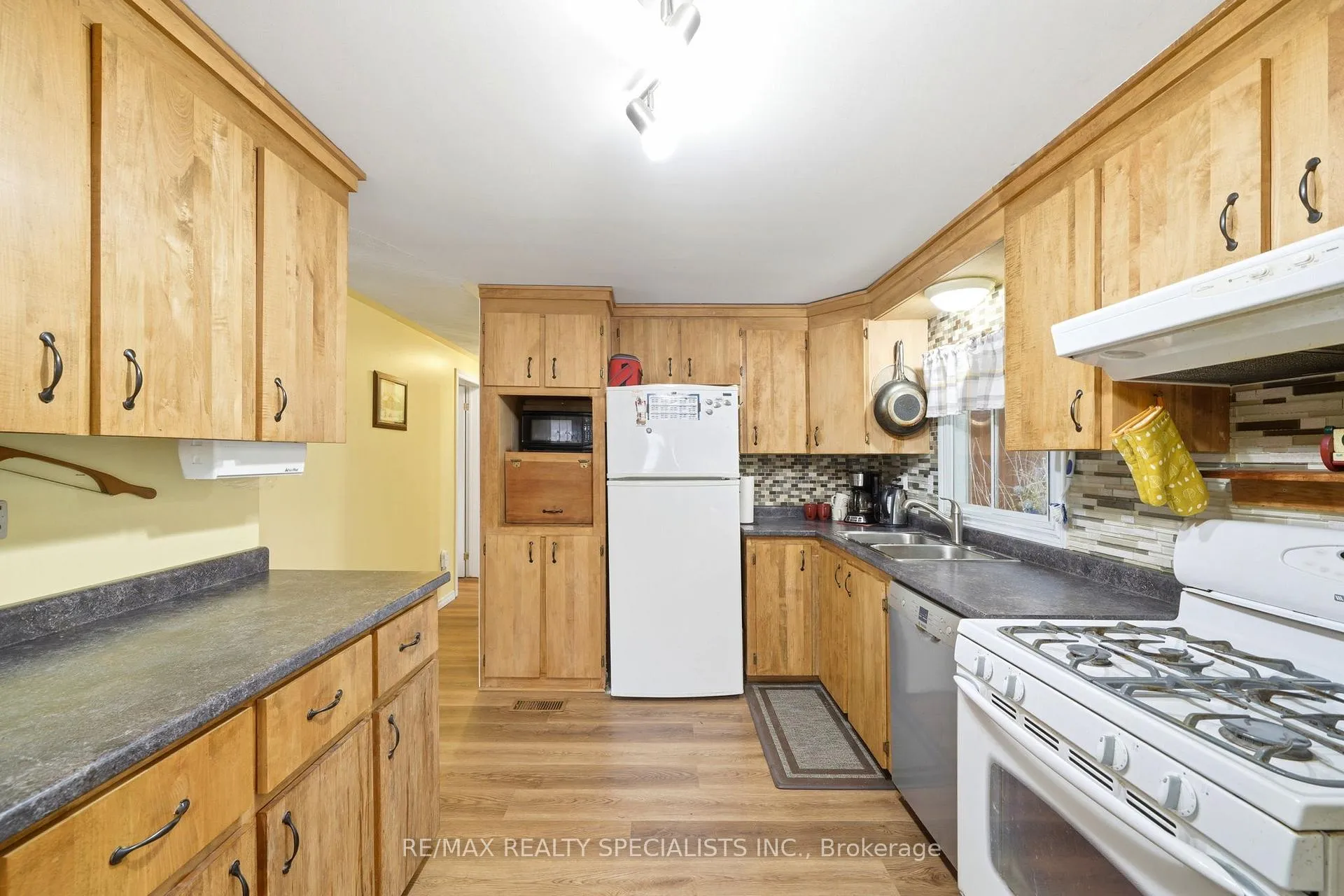 Photo 12 of 273 Elgin Street S, West Grey — HOMEH