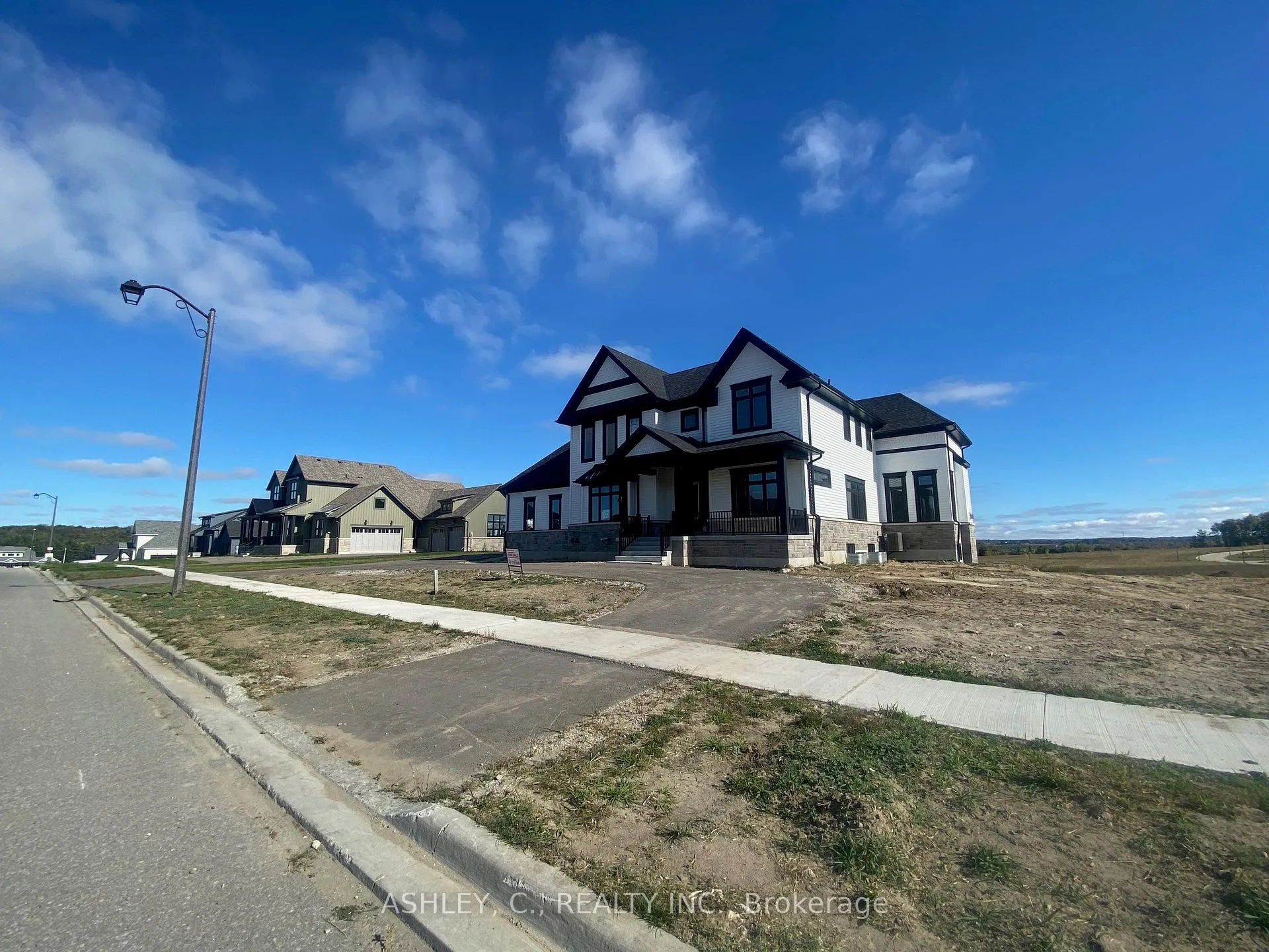 Photo 3 of 51 William Crisp Drive, Caledon, Alton — HOMEH