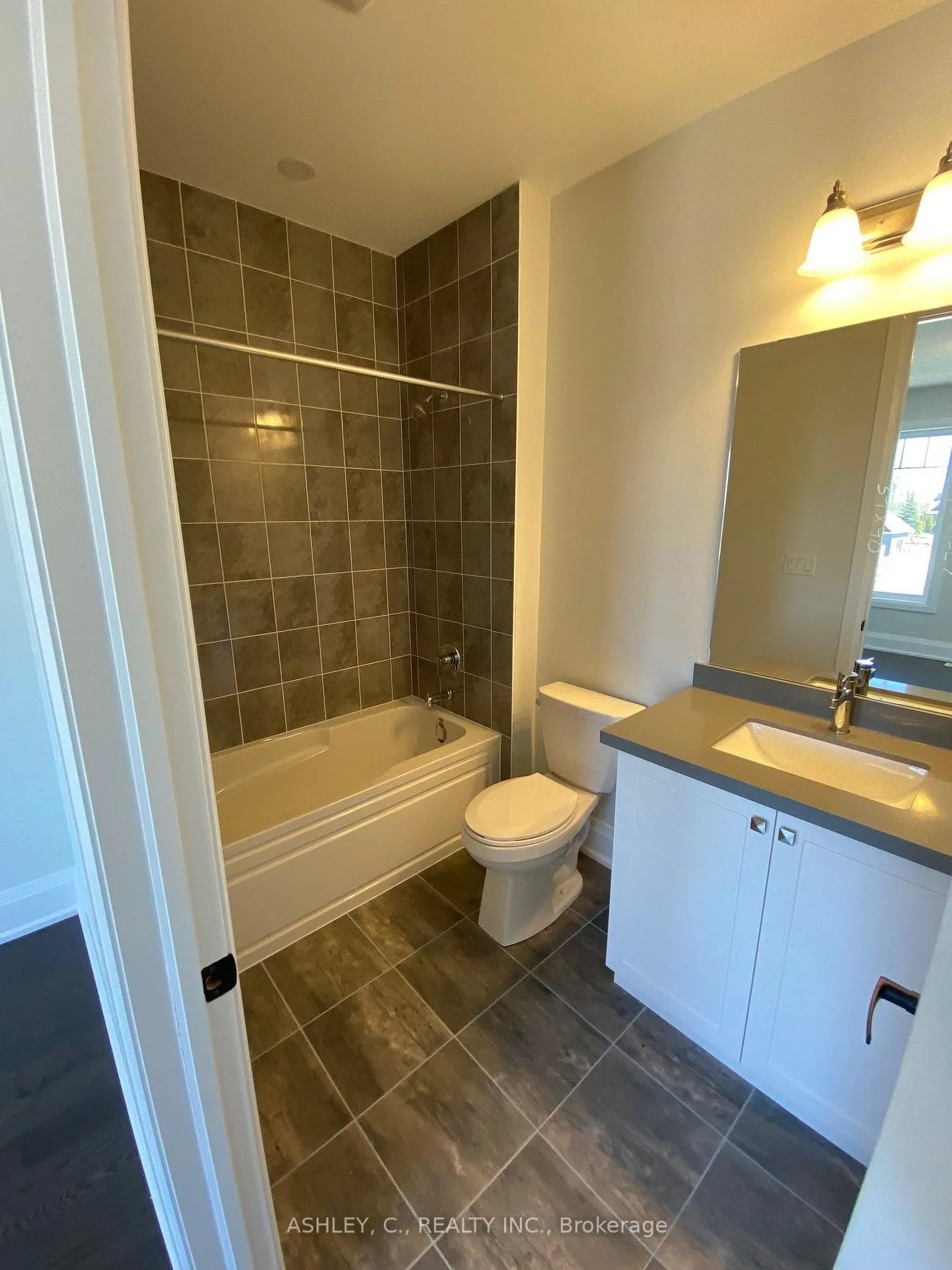 Photo 28 of 51 William Crisp Drive, Caledon, Alton — HOMEH