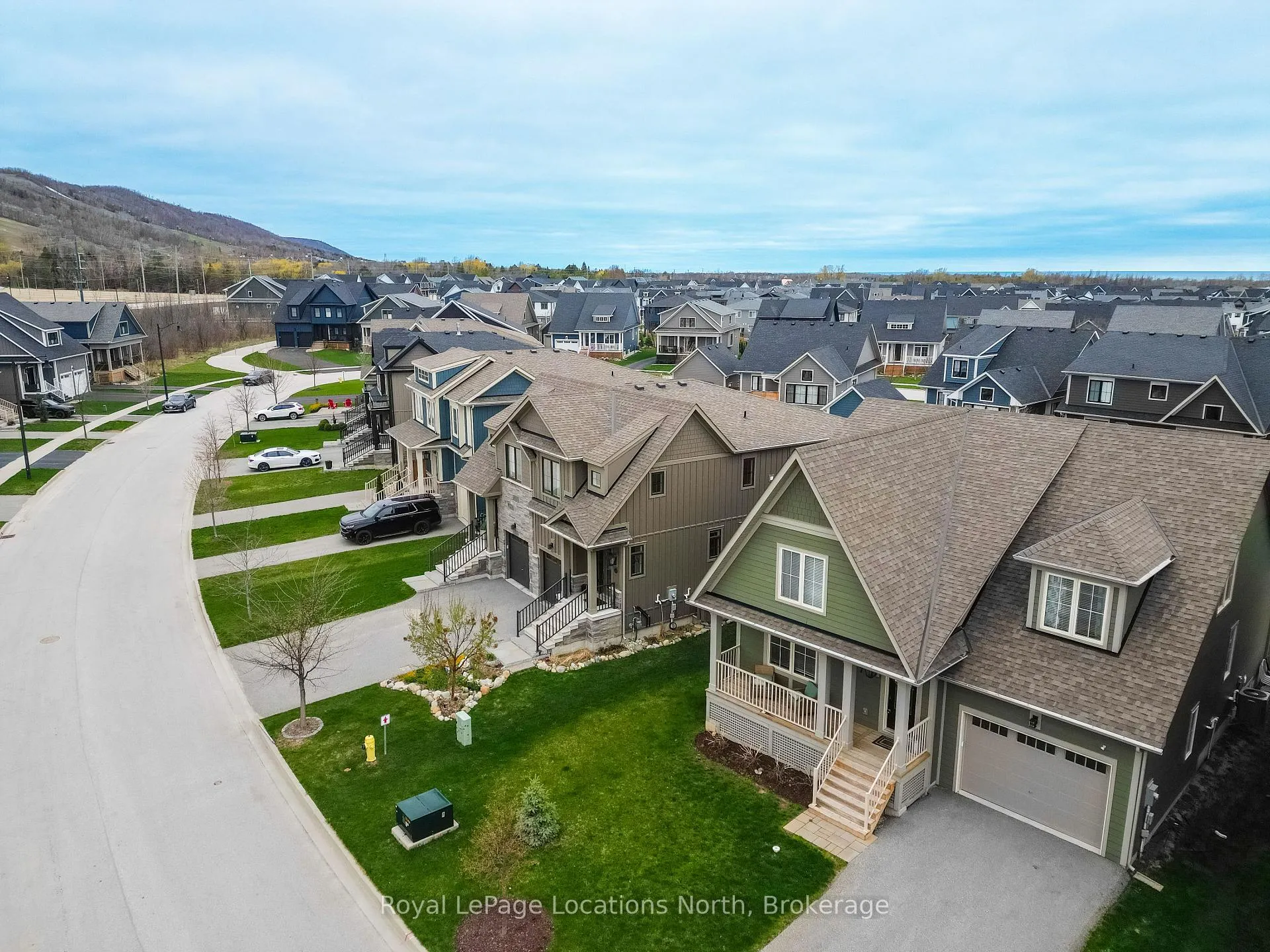 Photo 2 of 207 Yellow Birch Crescent, Blue Mountains — HOMEH