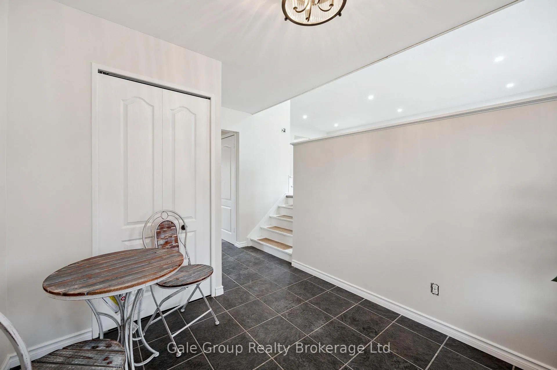 Photo 4 of 165 Brookside Crescent, Kitchener — HOMEH