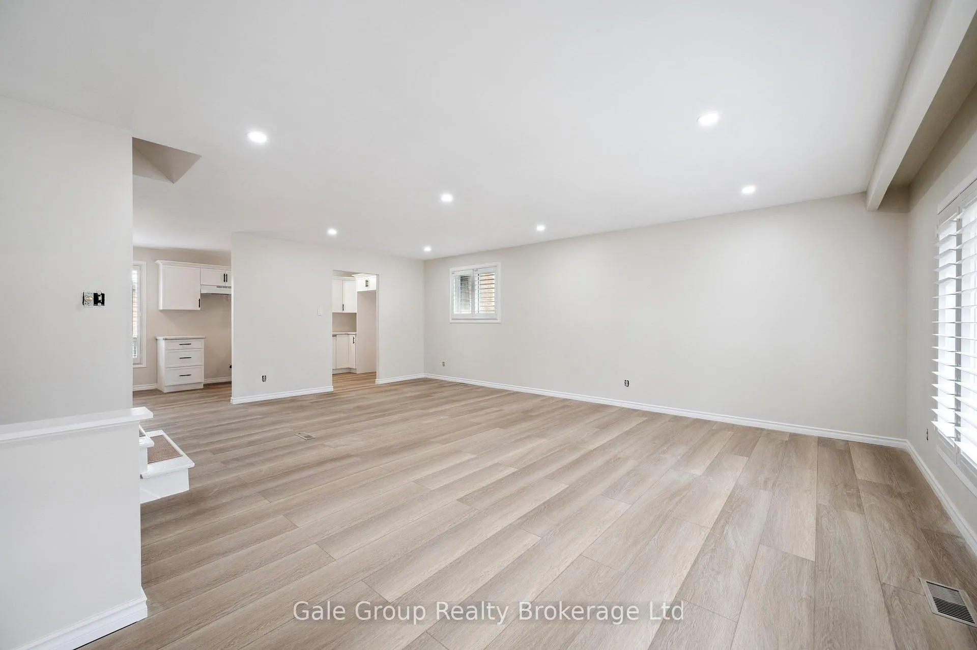 Photo 13 of 165 Brookside Crescent, Kitchener — HOMEH