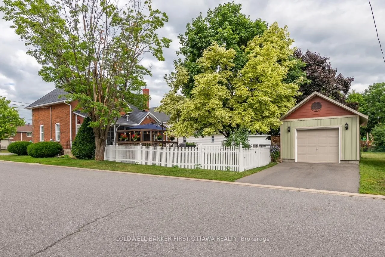 Photo 2 of 256 A&B Flora Street, Carleton Place — HOMEH