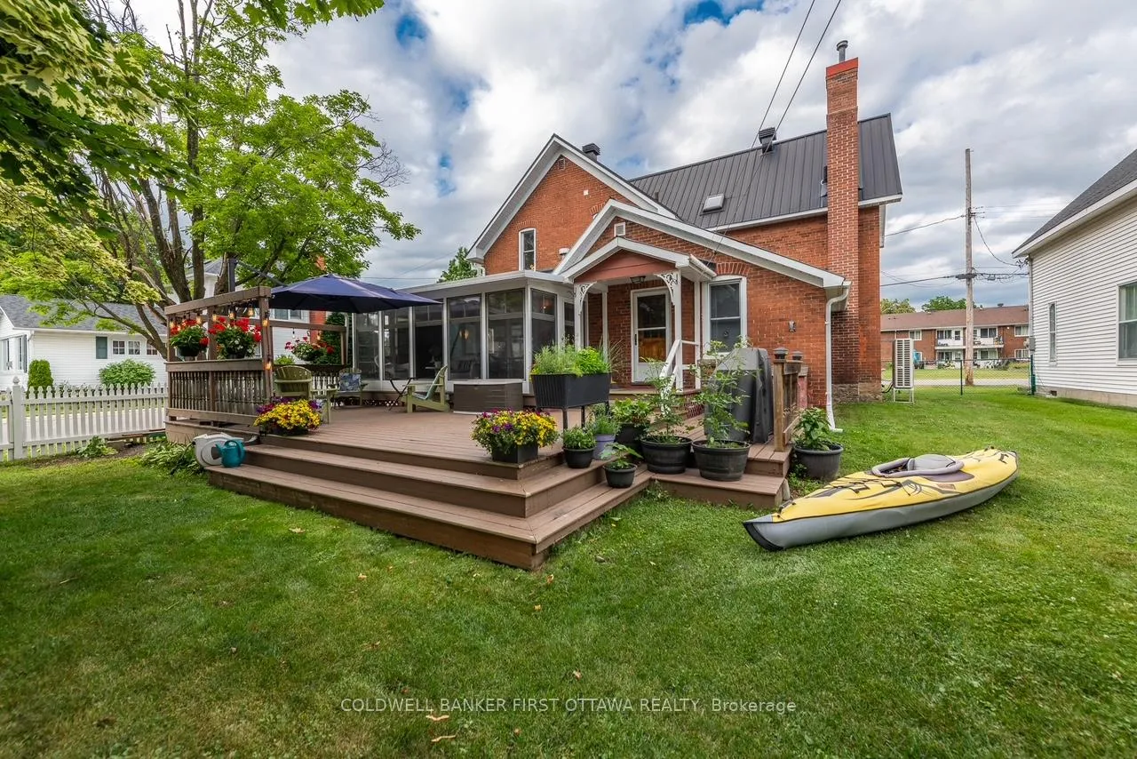 Photo 4 of 256 A&B Flora Street, Carleton Place — HOMEH