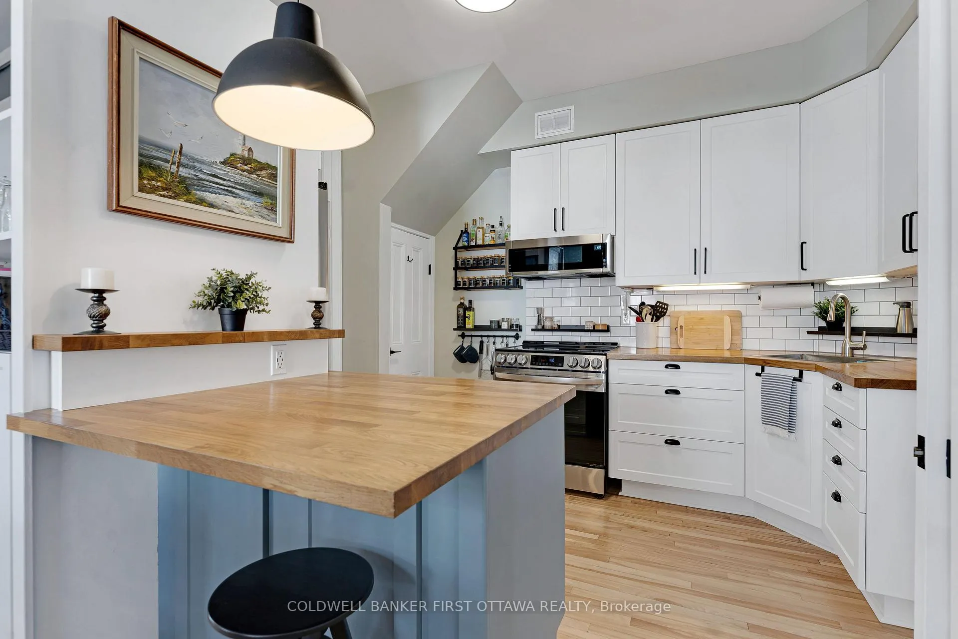 Photo 11 of 256 A&B Flora Street, Carleton Place — HOMEH