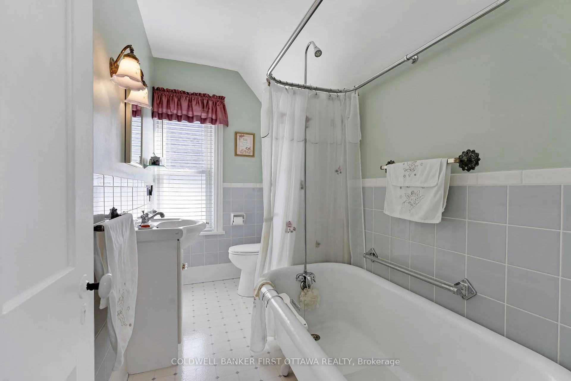 Photo 35 of 256 A&B Flora Street, Carleton Place — HOMEH